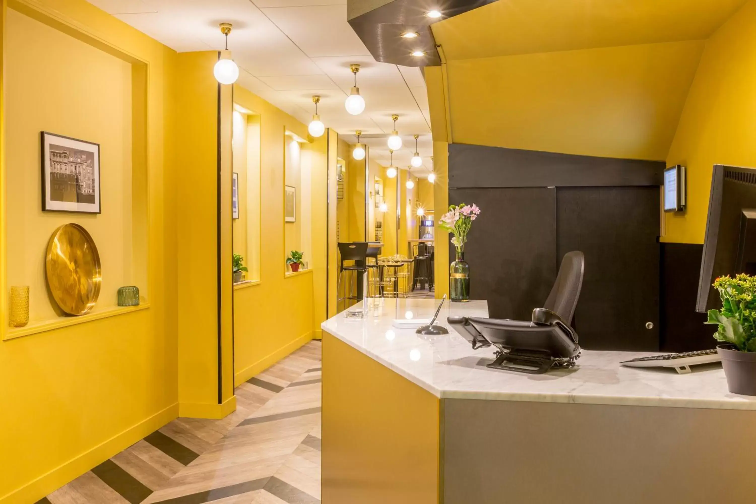 Lobby or reception, Kitchen/Kitchenette in Best Western Hotel Centre Reims