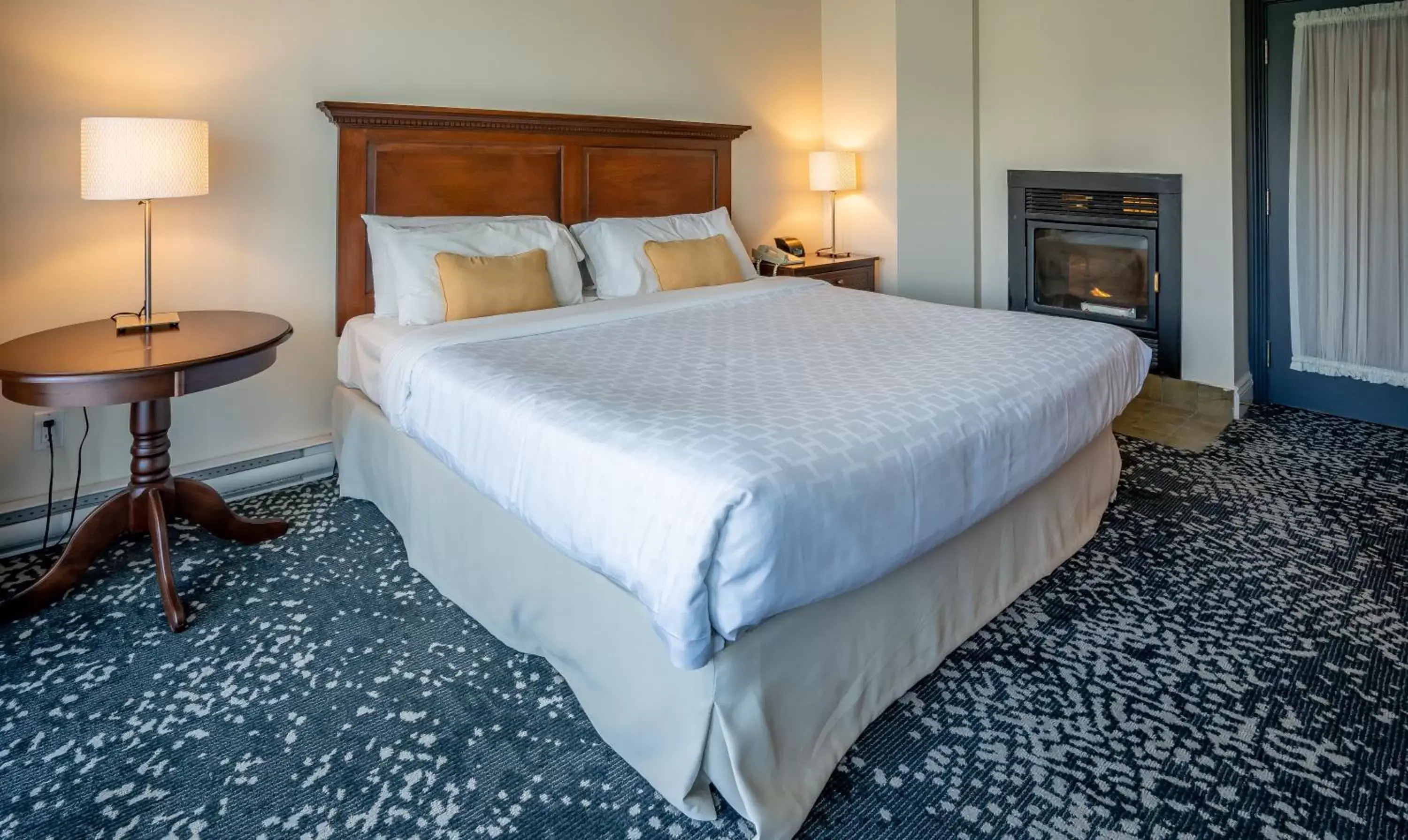 Bedroom, Bed in Manoir des Sables Hôtel & Golf