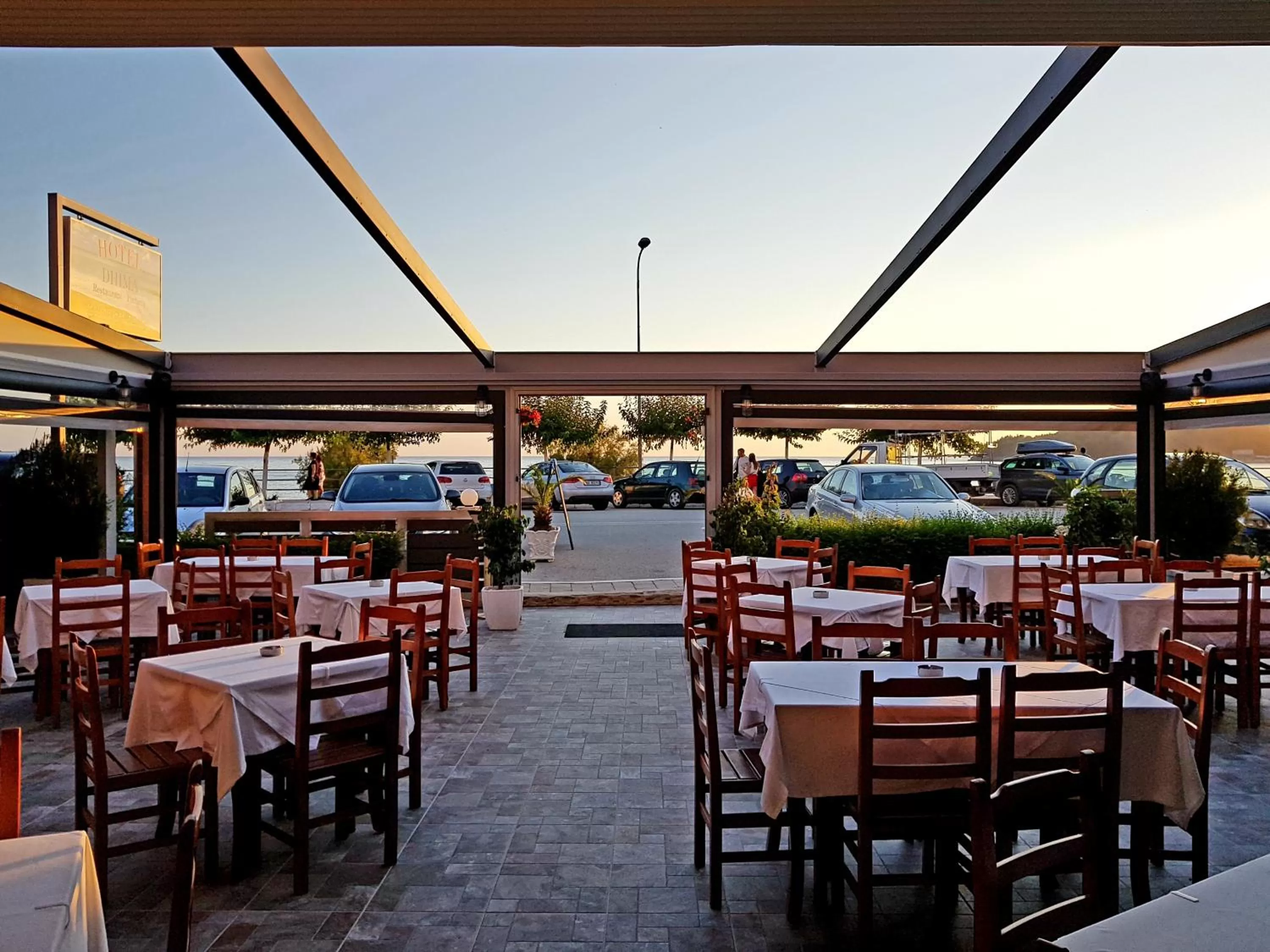 Restaurant/places to eat in Dhima Hotel