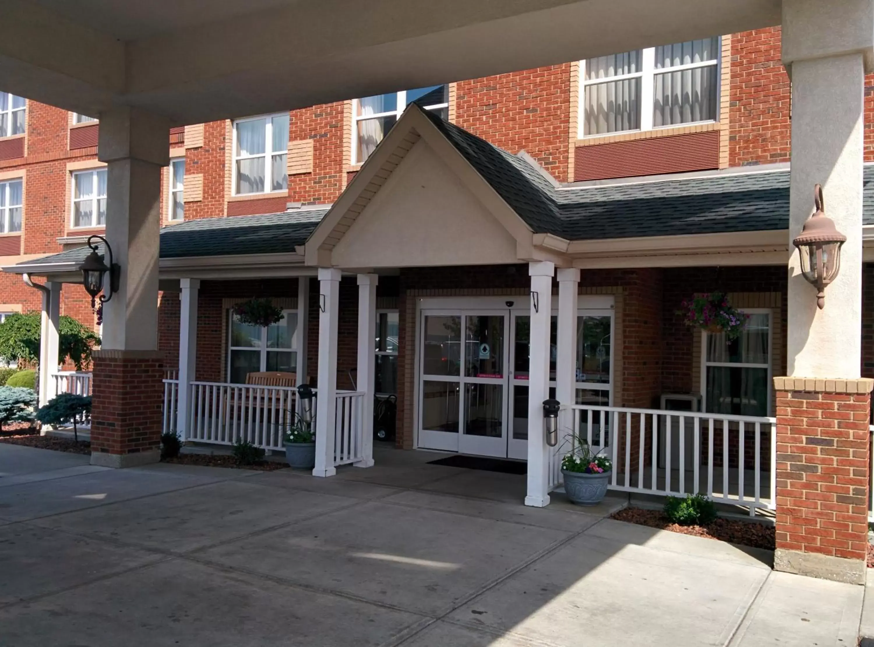 Facade/entrance in Country Inn & Suites by Radisson, Cincinnati Airport, KY