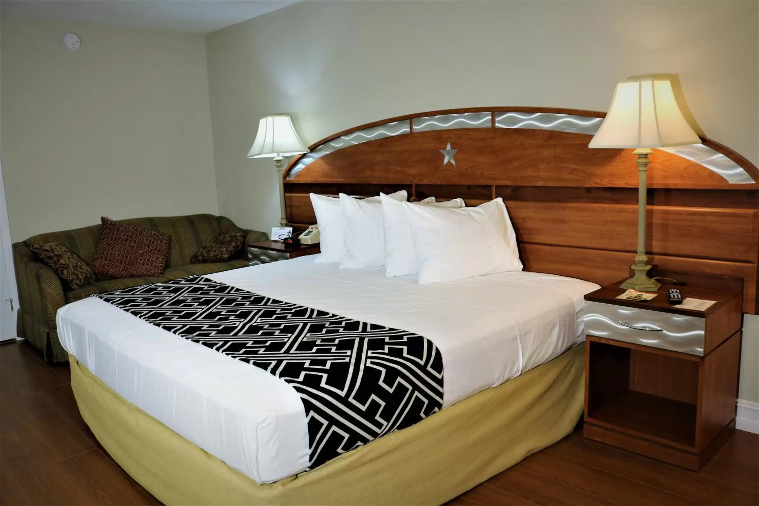 Decorative detail, Bed in Monte Carlo Inn- Near Disney