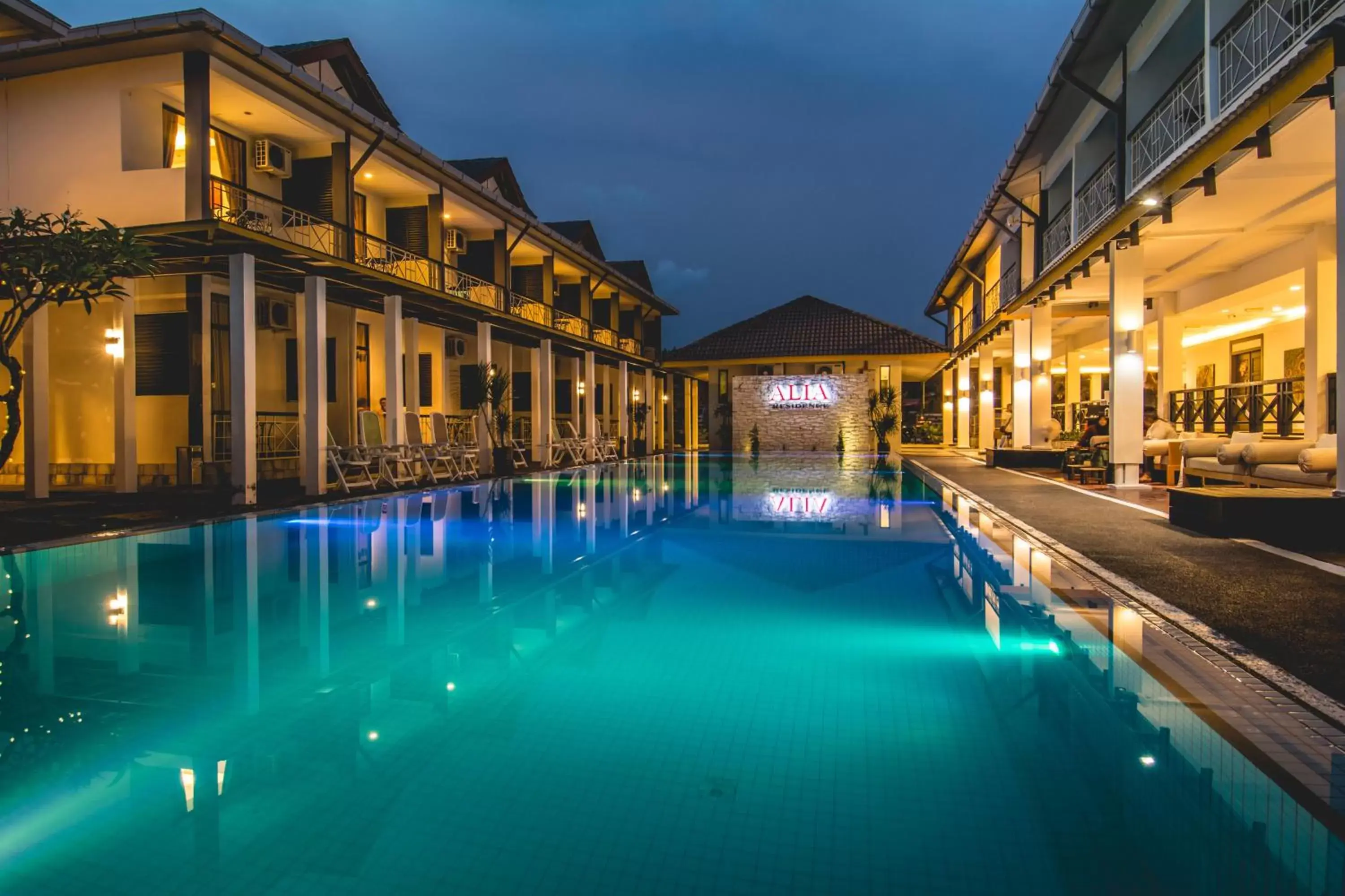 Massage, Swimming Pool in Alia Residence Business Resort