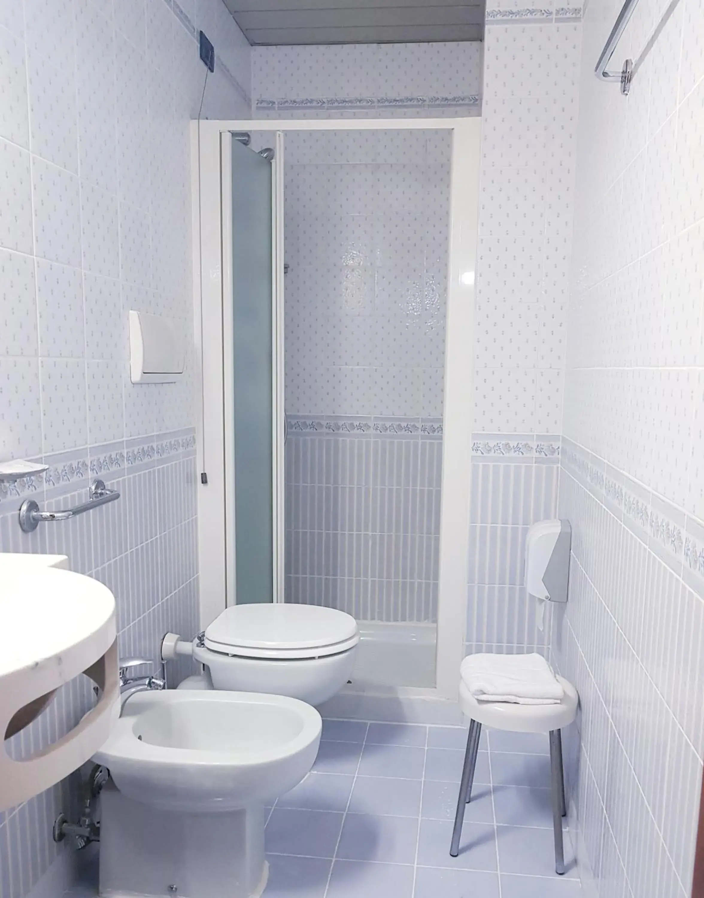 Shower, Bathroom in Hotel Ducale