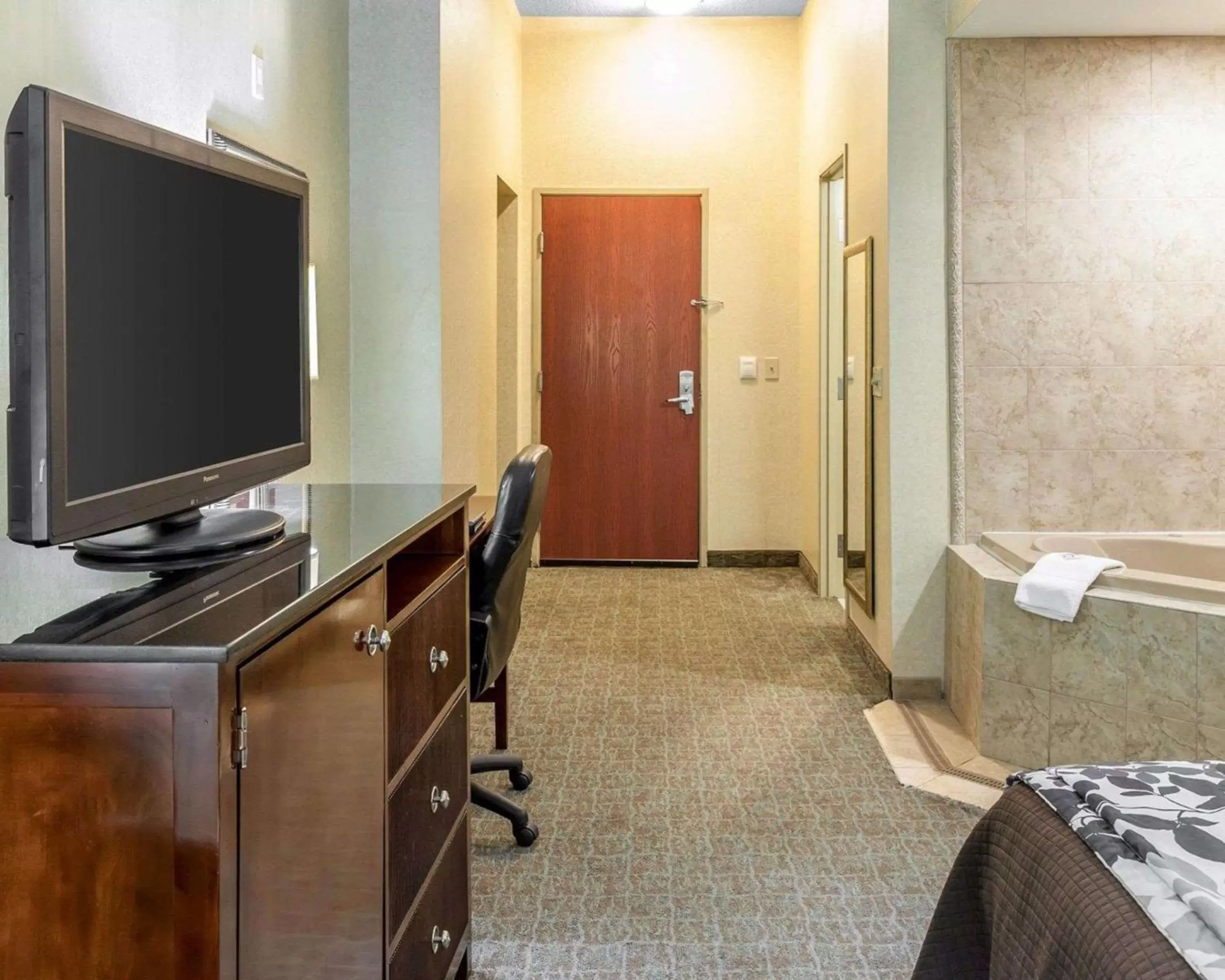 Photo of the whole room, TV/Entertainment Center in Sleep Inn & Suites near Joint Base Andrews-Washington Area