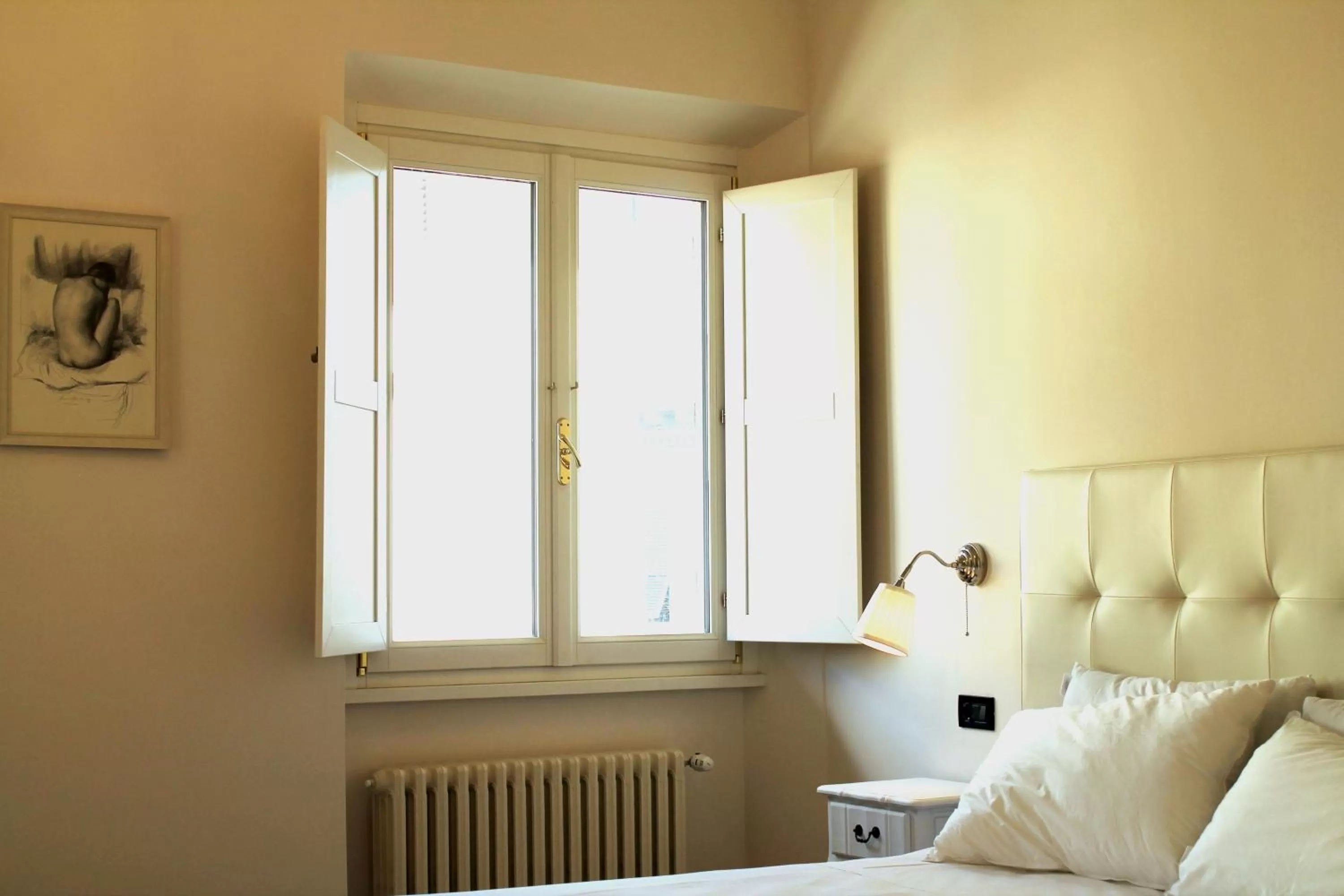 Photo of the whole room, Bed in Tornabuoni View