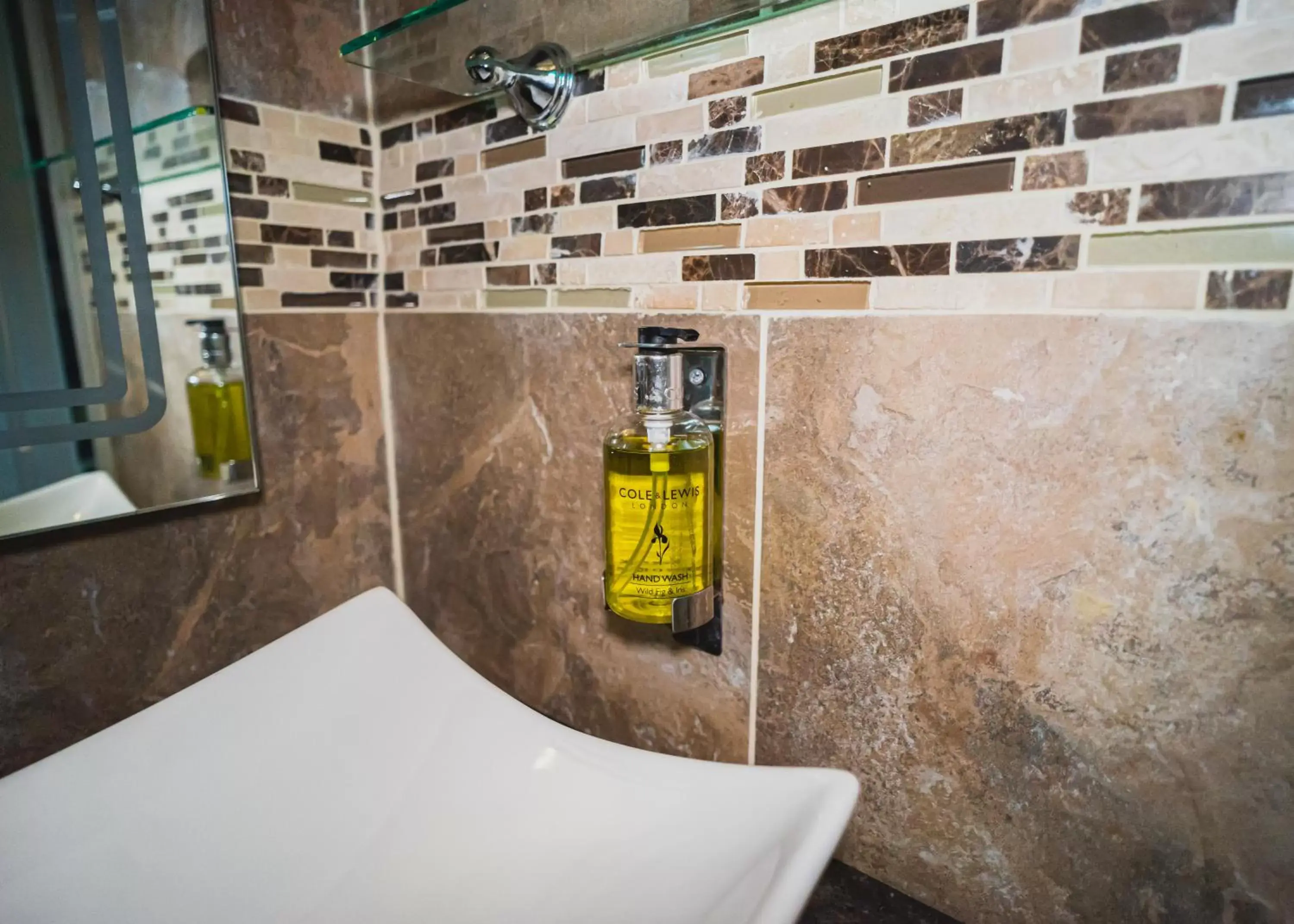 Bathroom in The Mug House Inn