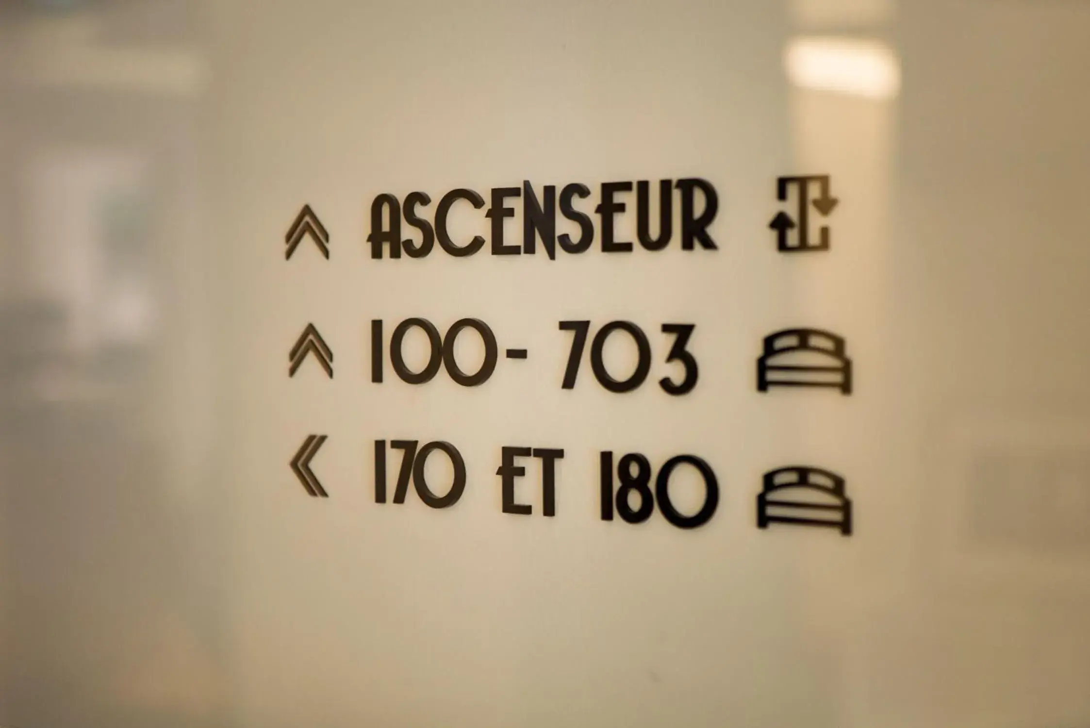 Logo/Certificate/Sign in Hôtel Léna