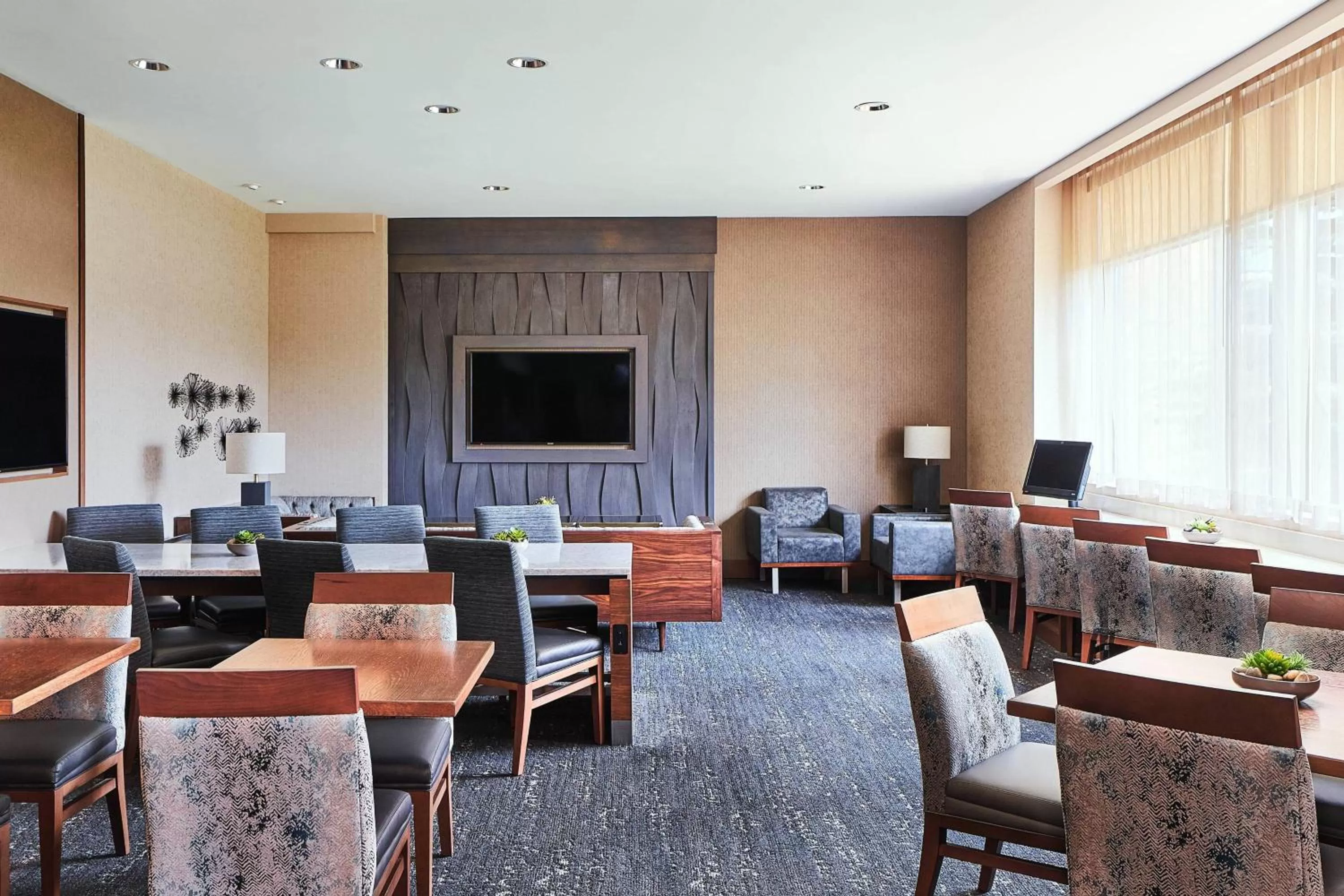 Lounge or bar in Pittsburgh Marriott North