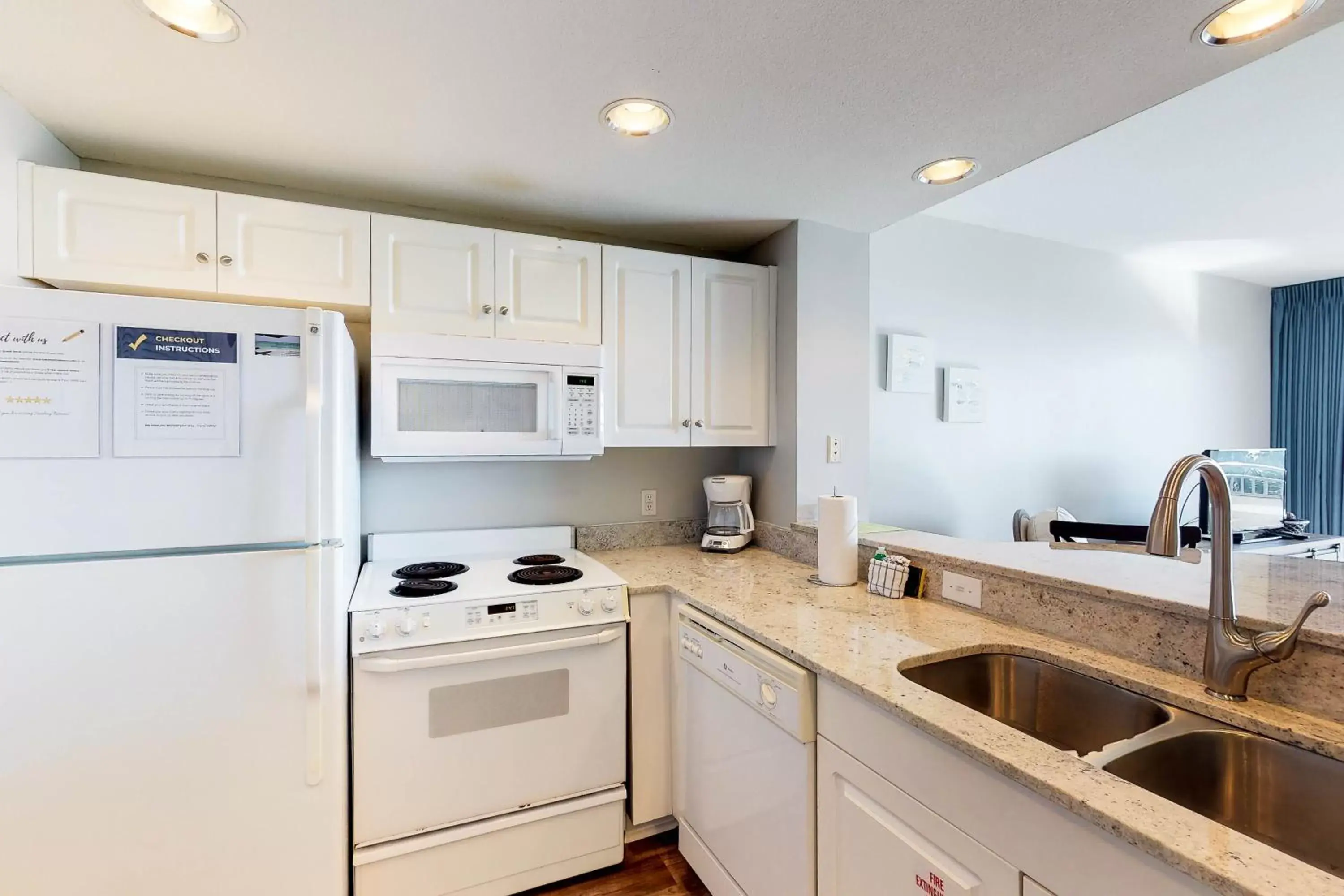 Kitchen/Kitchenette in Sterling Shores