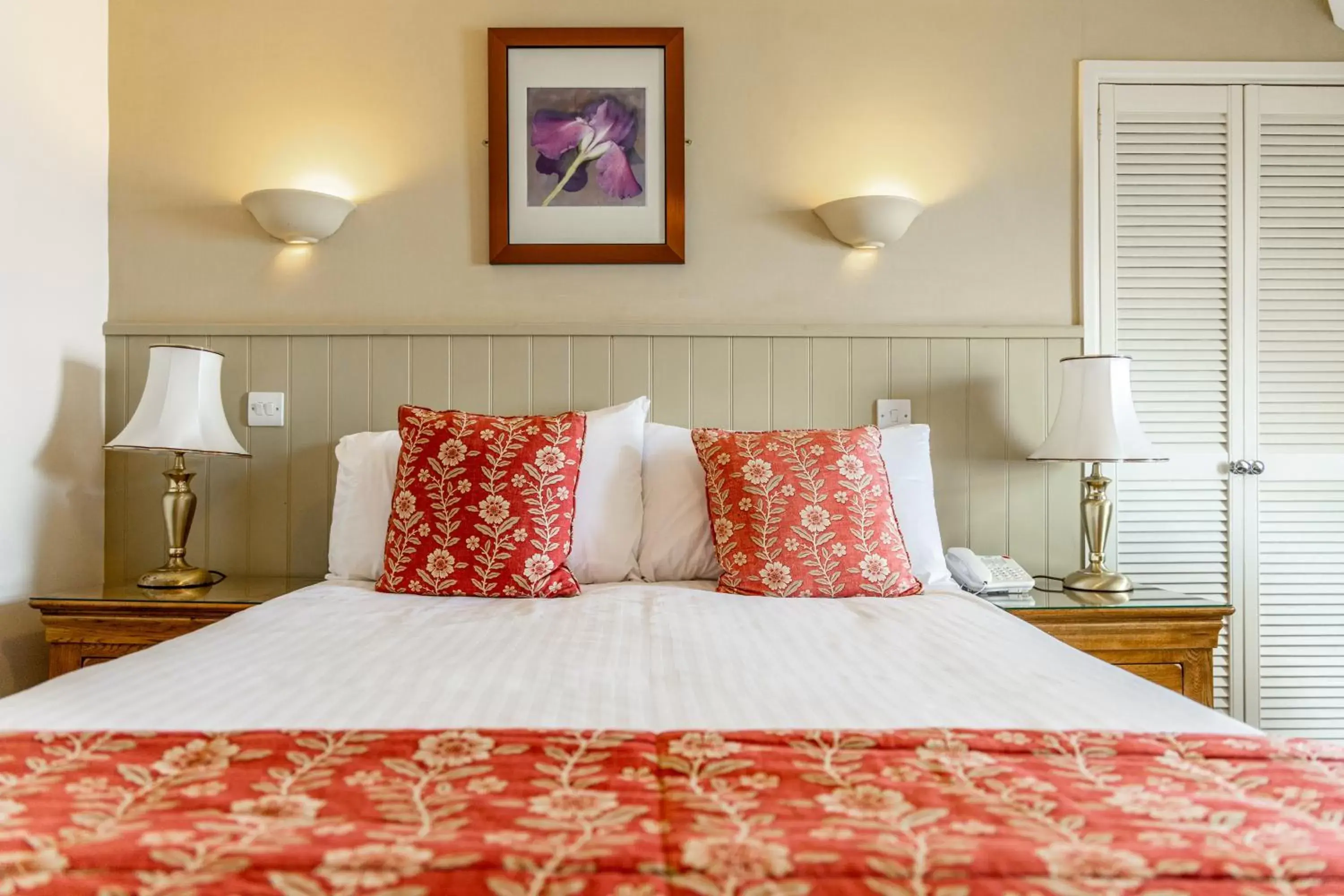 Decorative detail, Bed in Best Western Walton Park Hotel