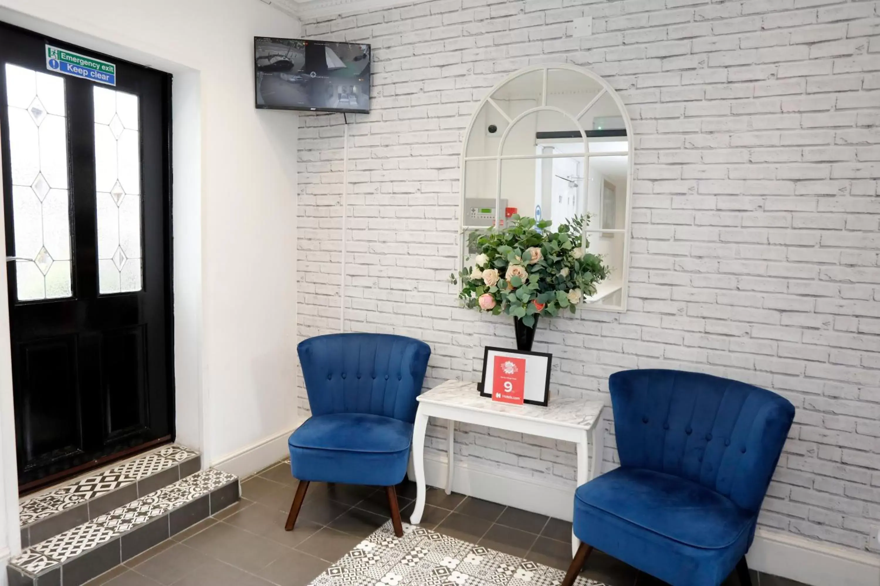 Seating Area in Bexley Village Hotel