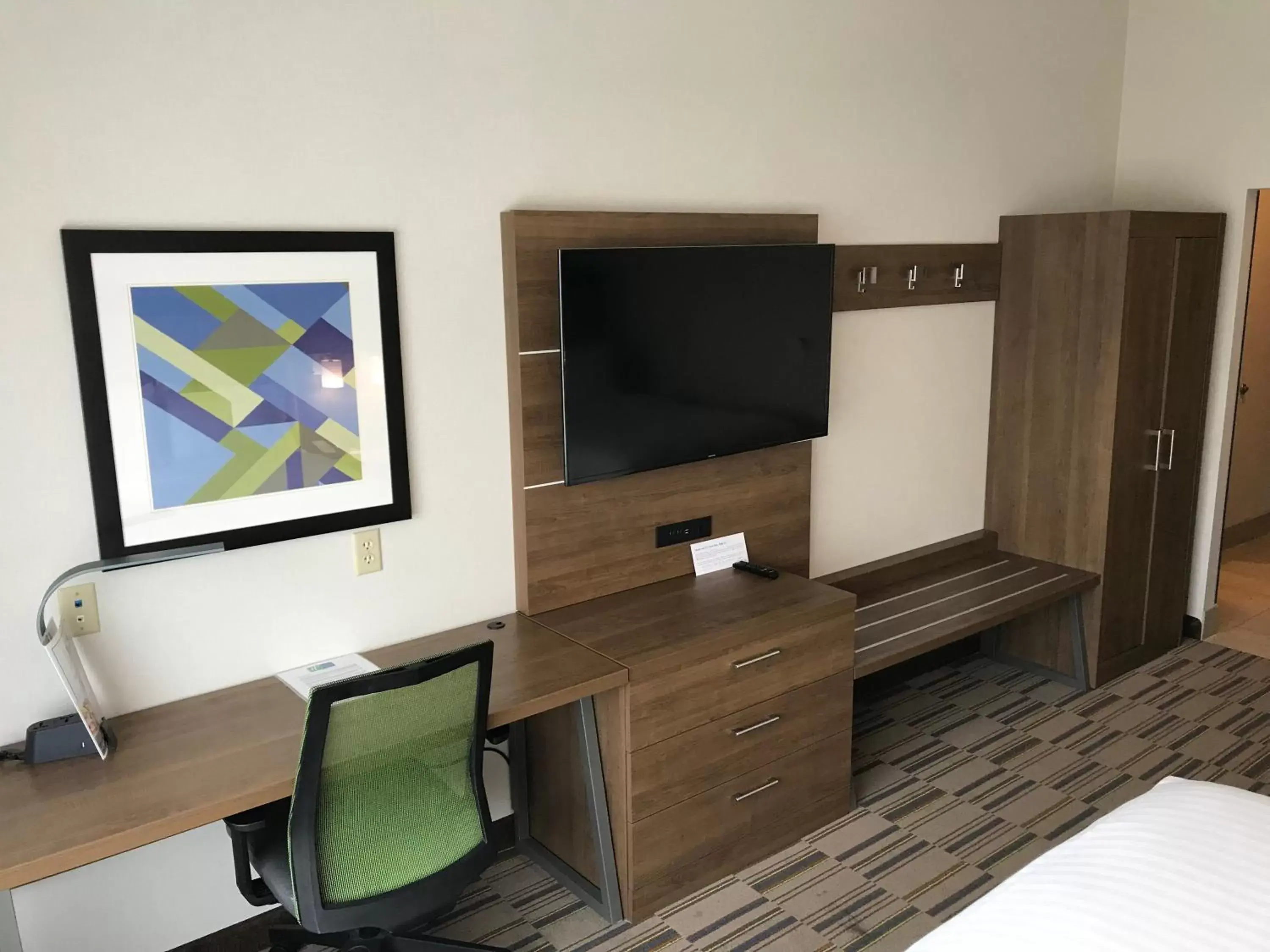 TV/Entertainment Center in Holiday Inn Express & Suites - Pittsburgh - Monroeville, an IHG Hotel