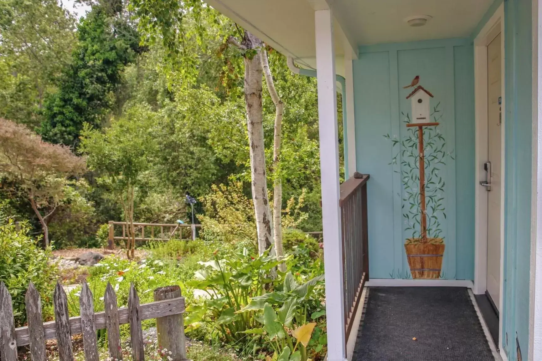 Garden view, Balcony/Terrace in Bluebird Inn