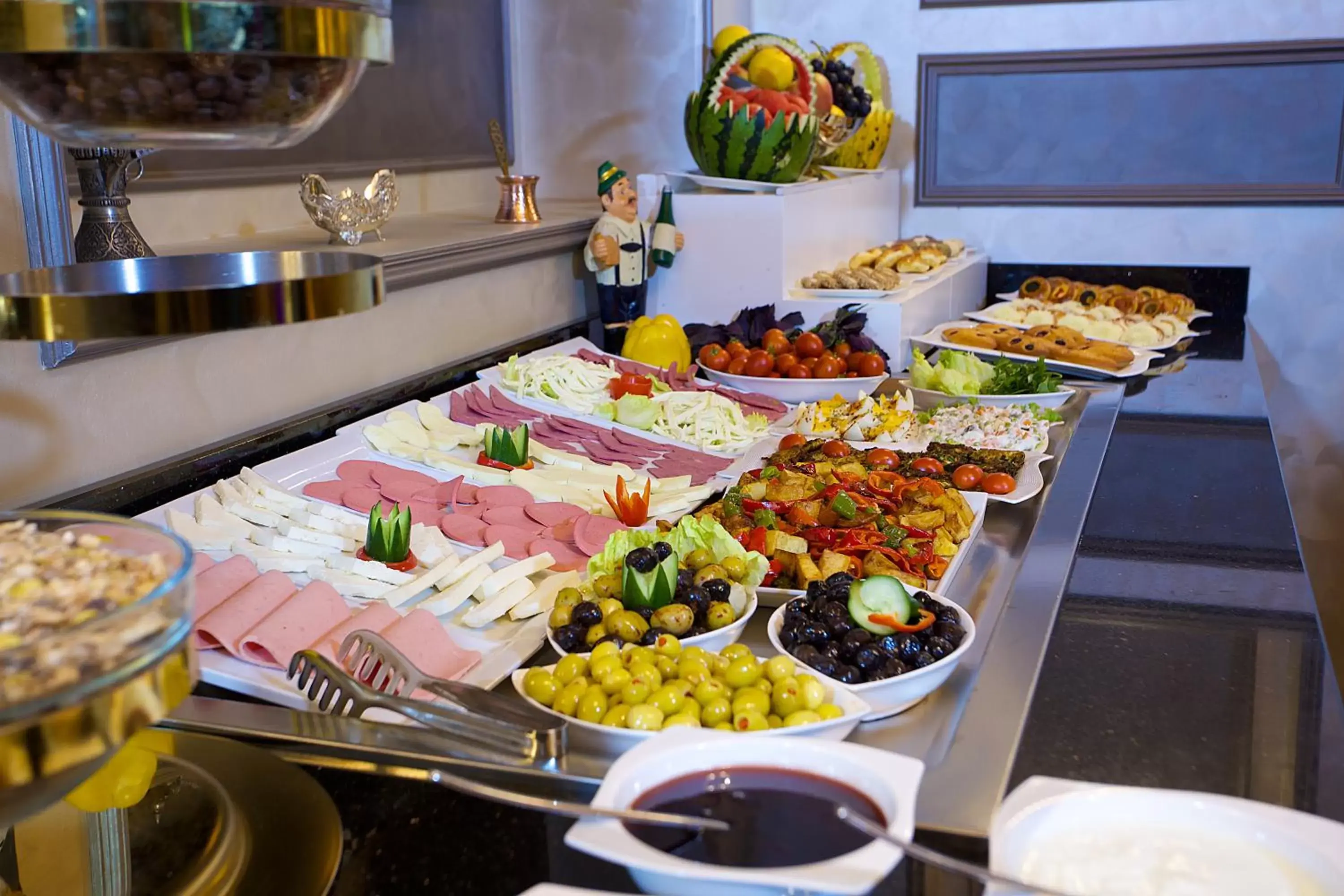 Buffet breakfast, Food in Hotel Perula
