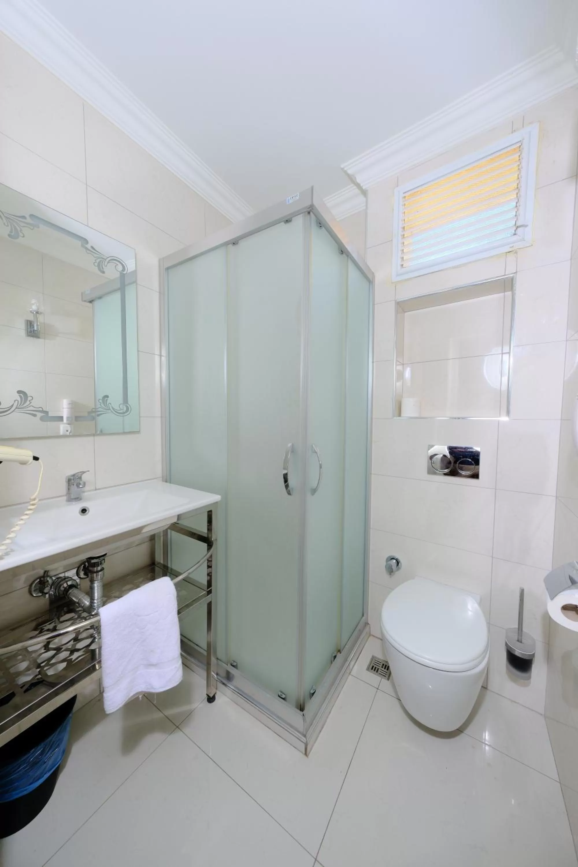 Shower in Pearl Hotel İstanbul