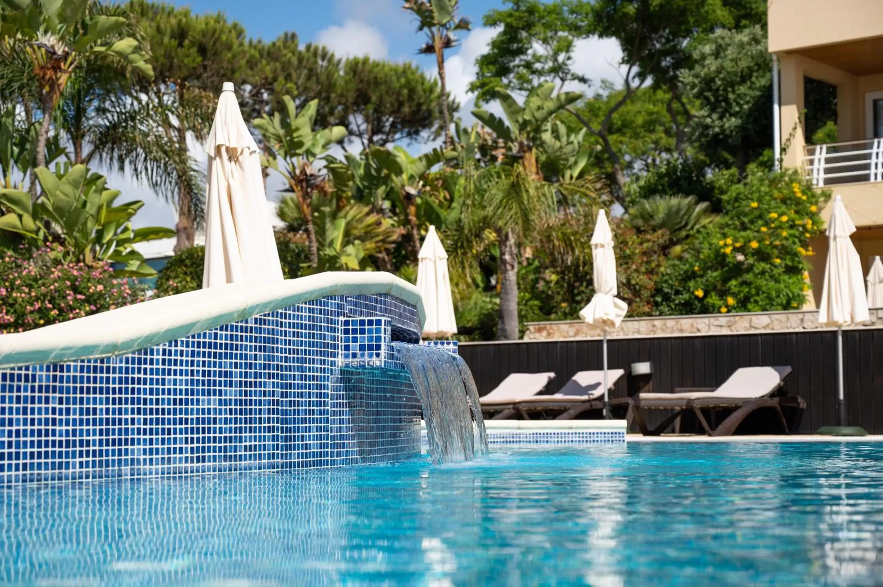 Swimming Pool in Vila Luz