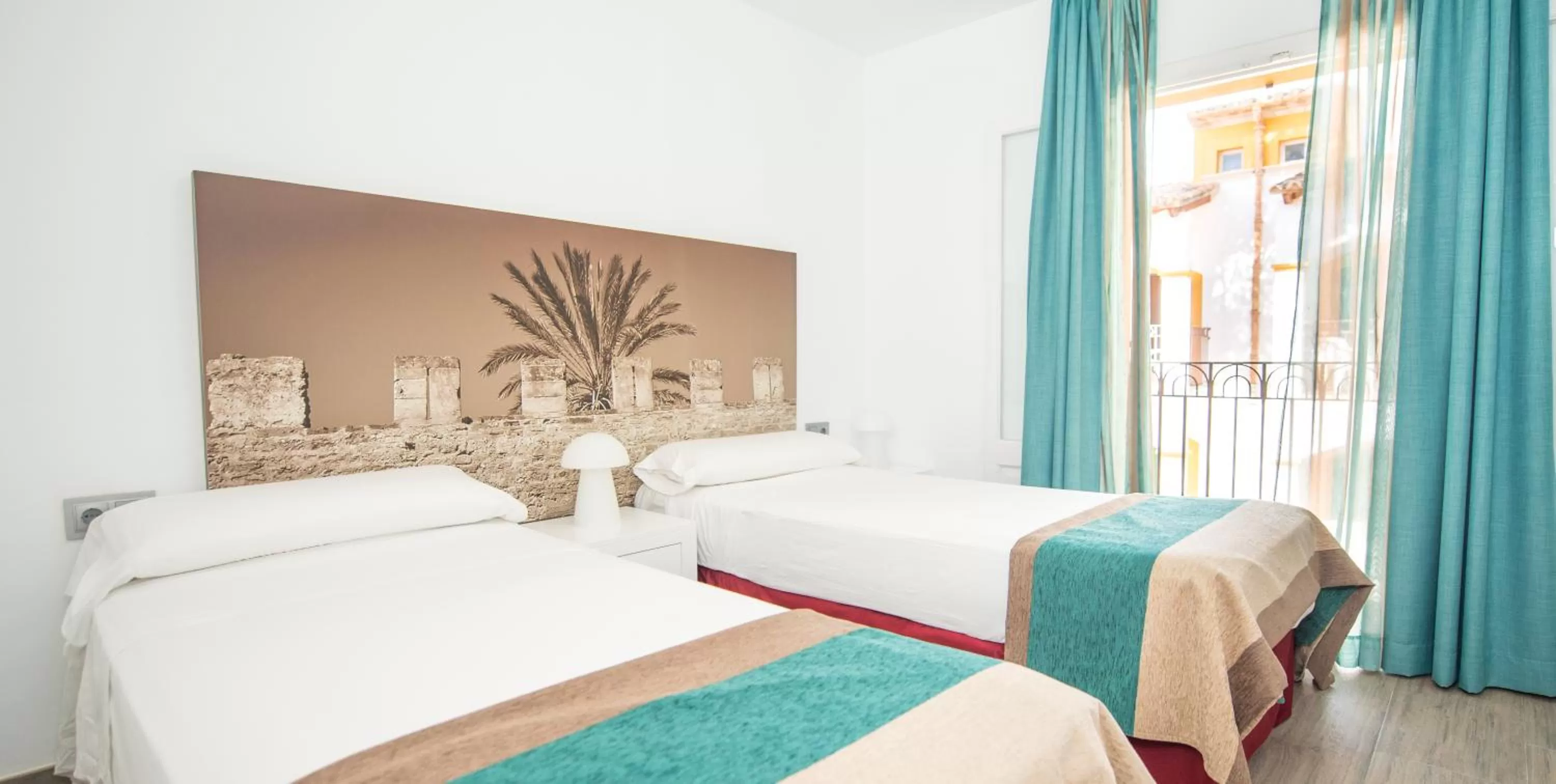 Bed in Aparthotel Ona Aucanada