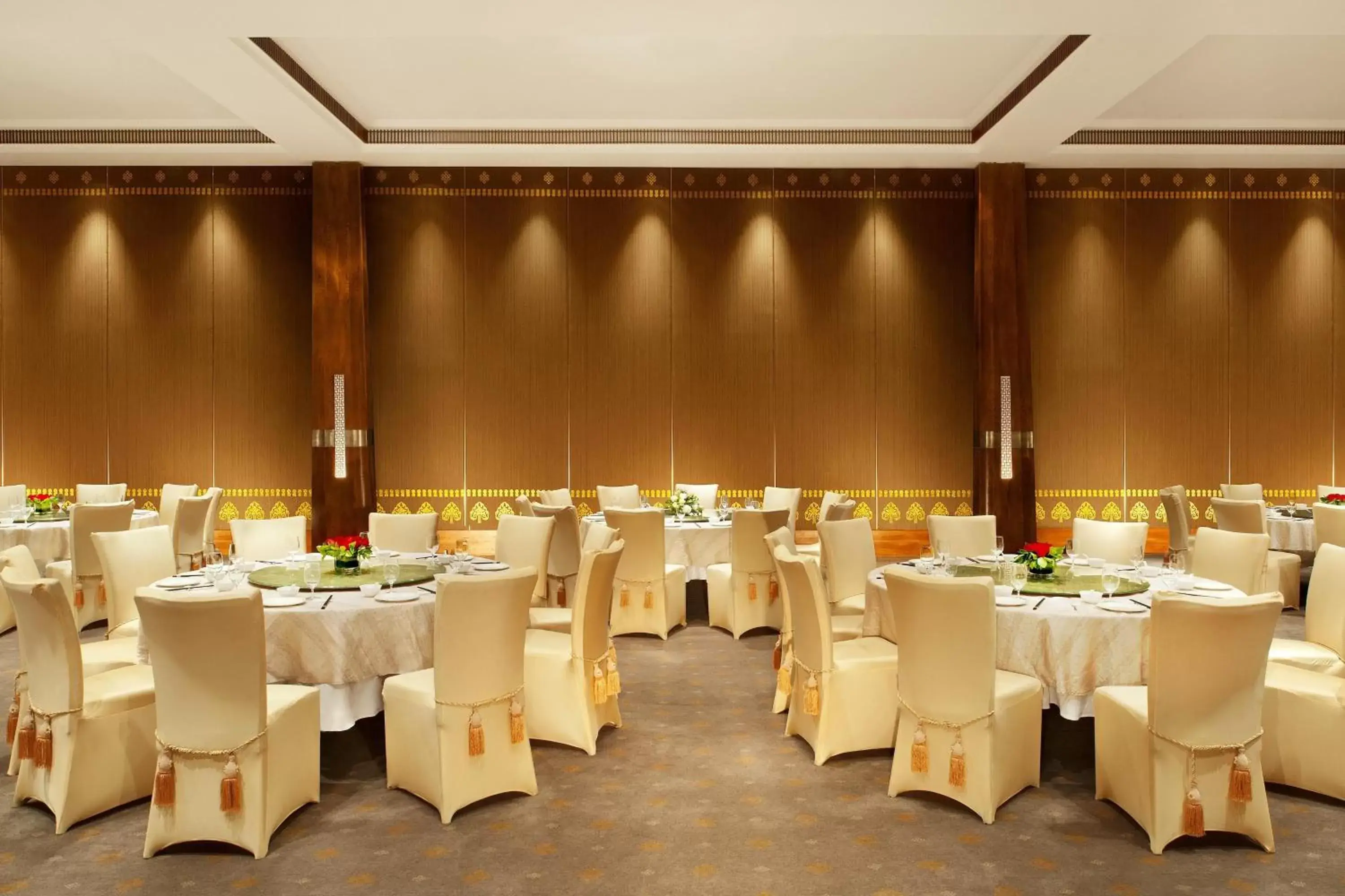 Meeting/conference room, Restaurant/Places to Eat in The St. Regis Lhasa Resort