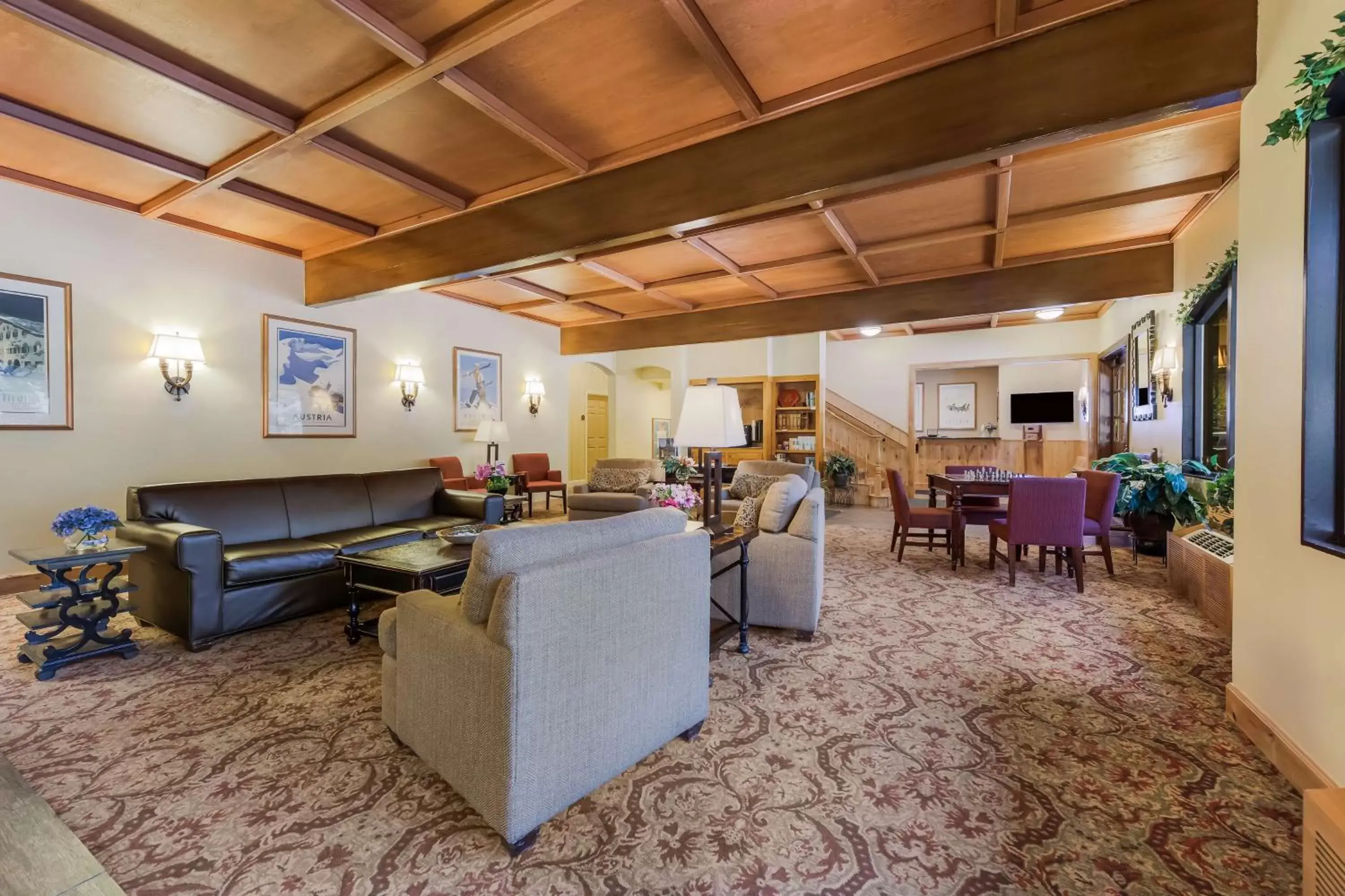 Lobby or reception in Best Western Tyrolean Lodge