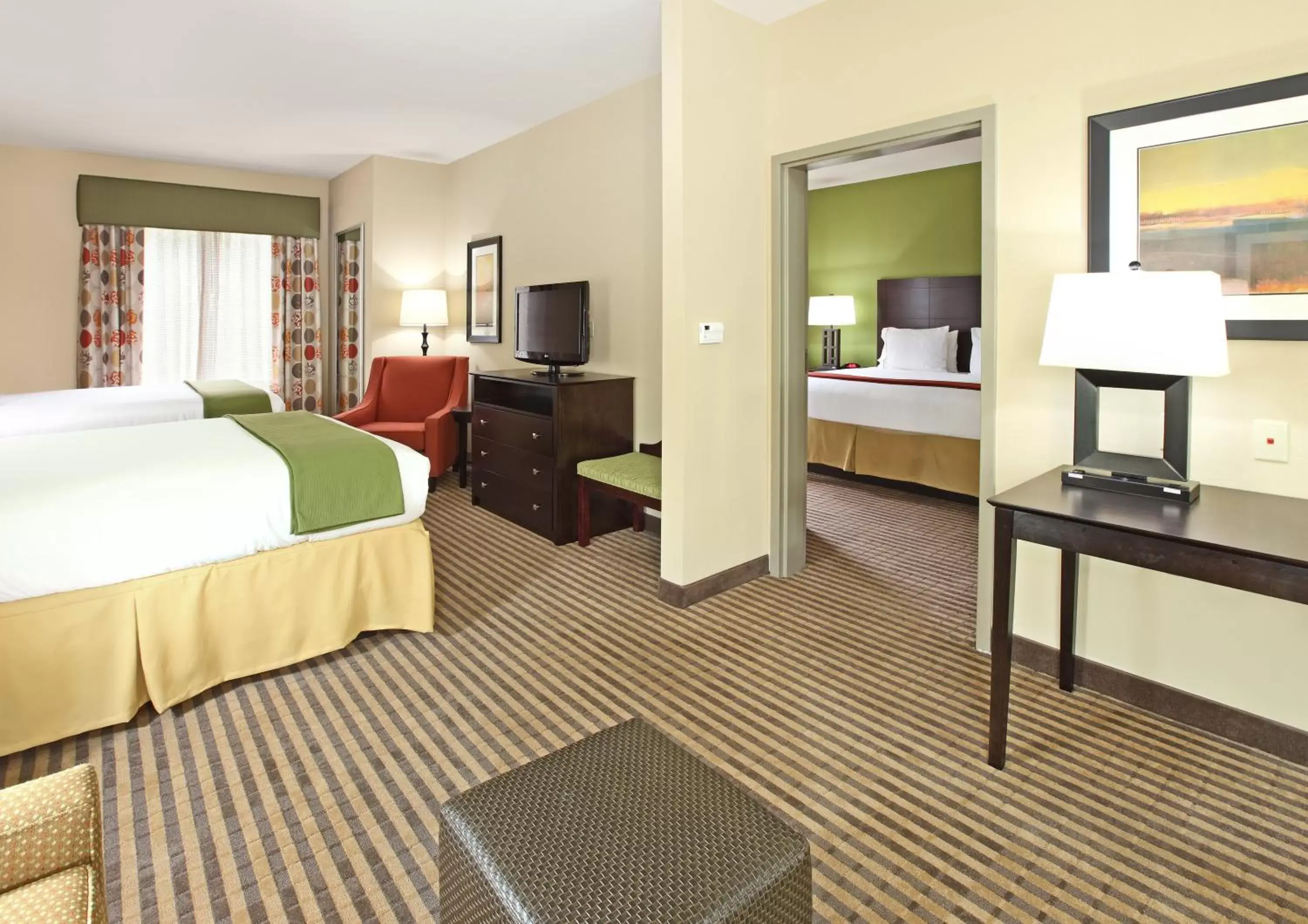 Bedroom, TV/Entertainment Center in Holiday Inn Express & Suites Maumelle, an IHG Hotel