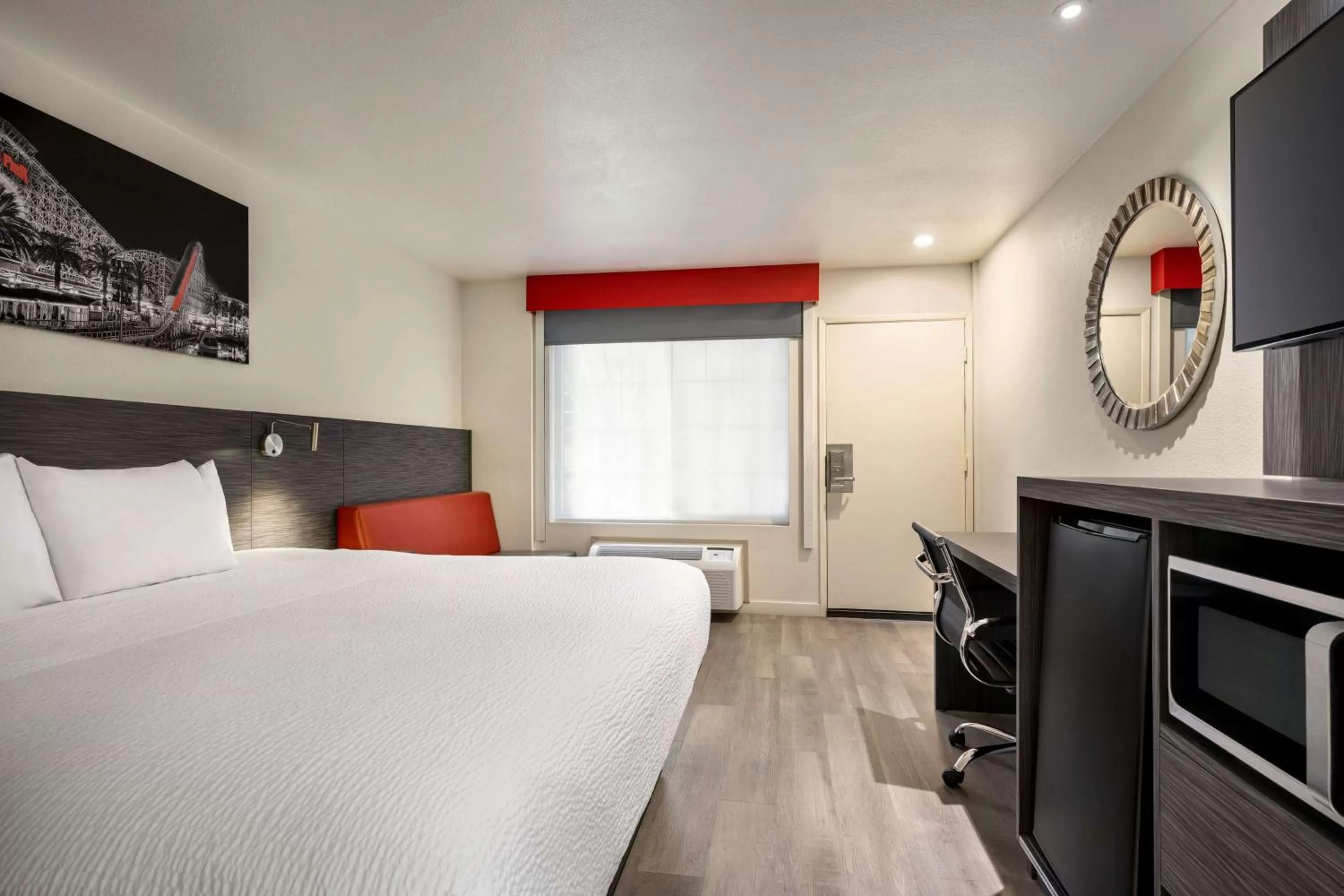 Photo of the whole room, Bed in Ramada by Wyndham Anaheim Convention Center