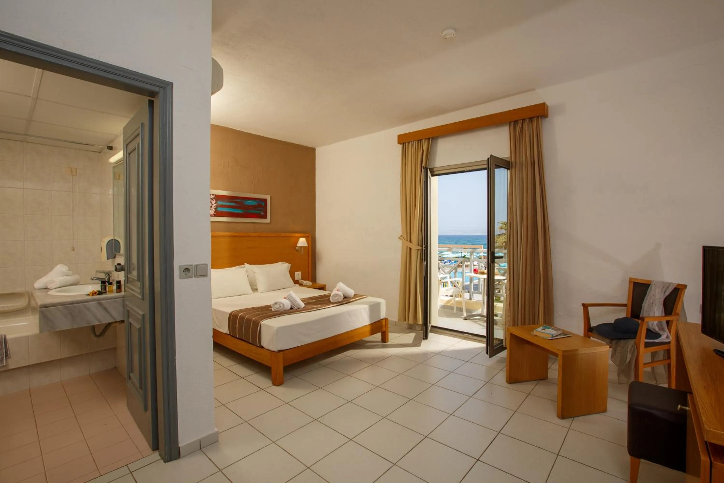 Photo of the whole room in Europa Beach Hotel