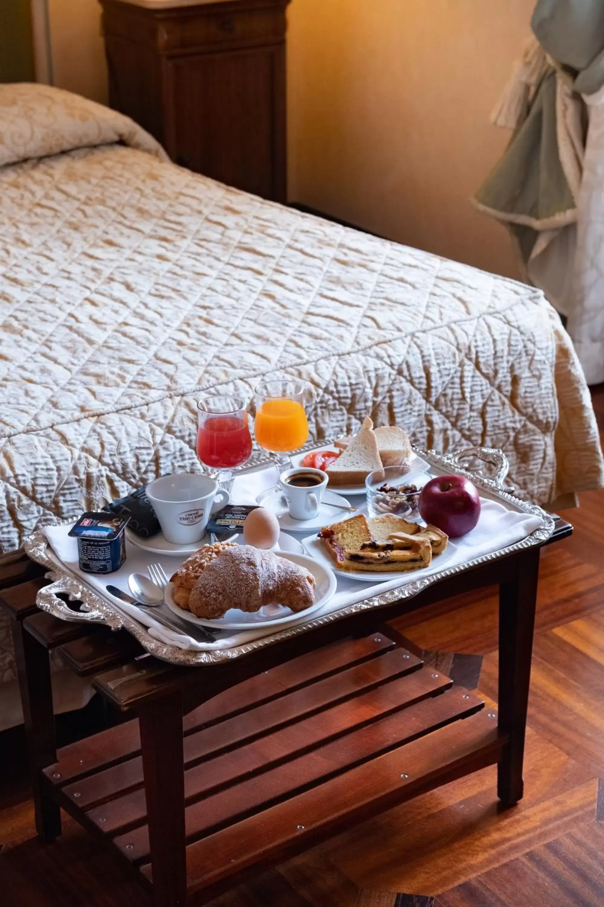 Italian breakfast, Bed in Relais Ducale