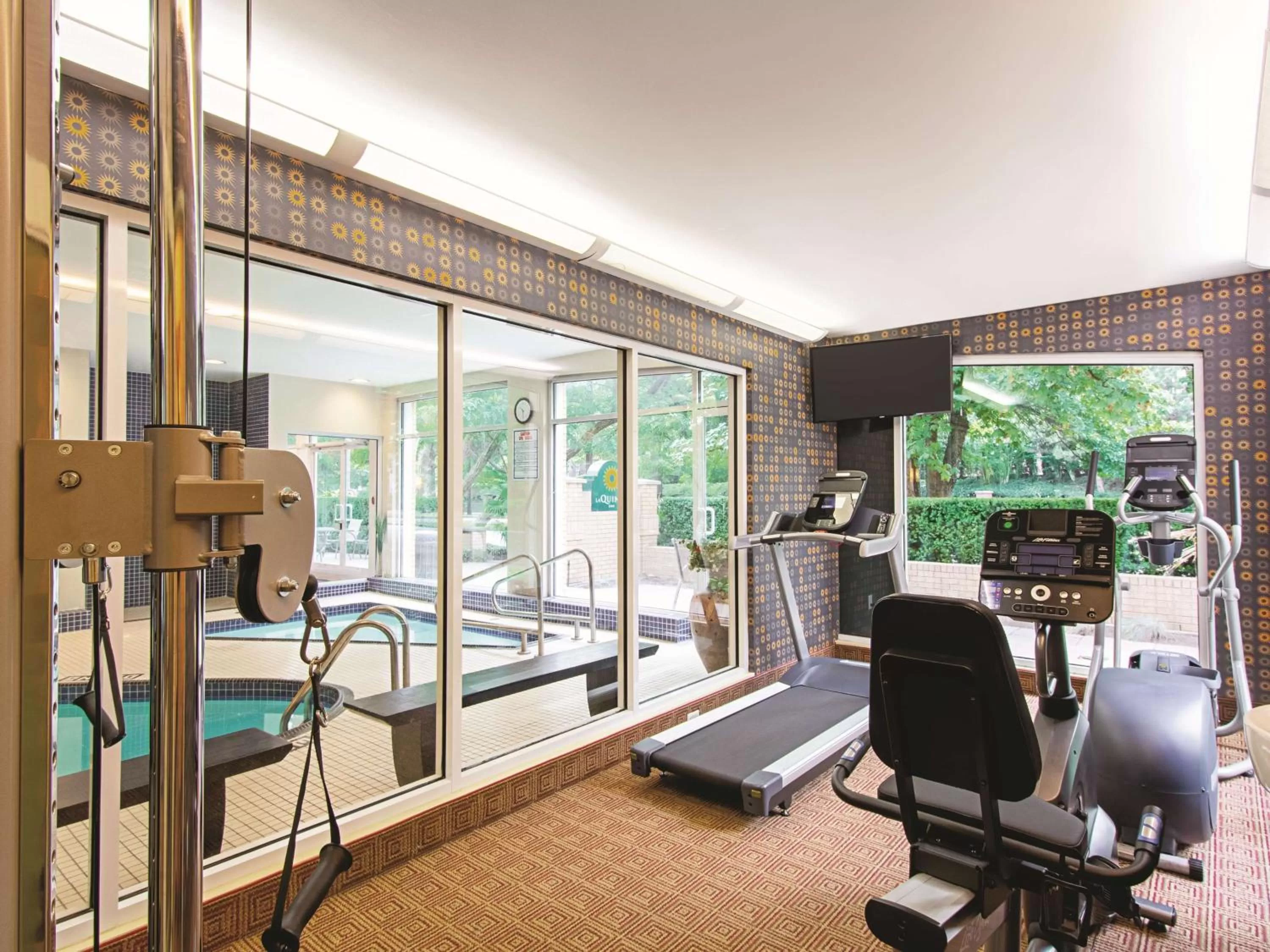 Fitness centre/facilities in La Quinta Inn by Wyndham Vancouver Airport