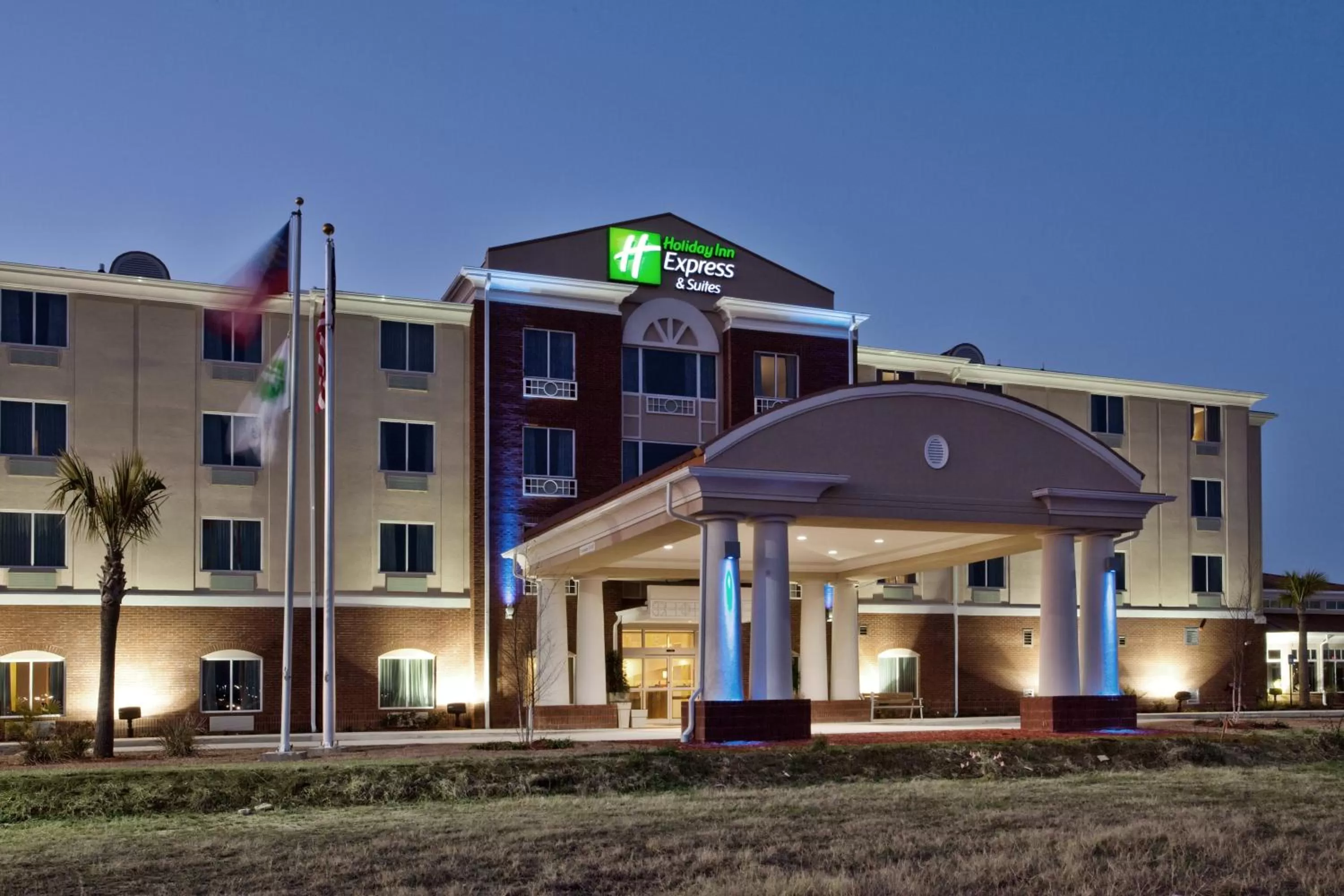Property building in Holiday Inn Express & Suites Moultrie by IHG
