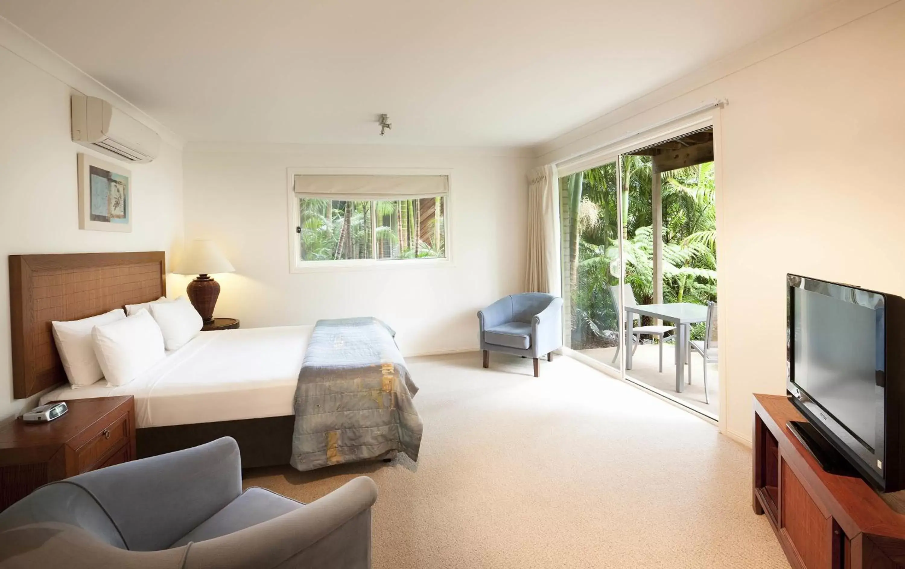 Bedroom, TV/Entertainment Center in BreakFree Aanuka Beach Resort