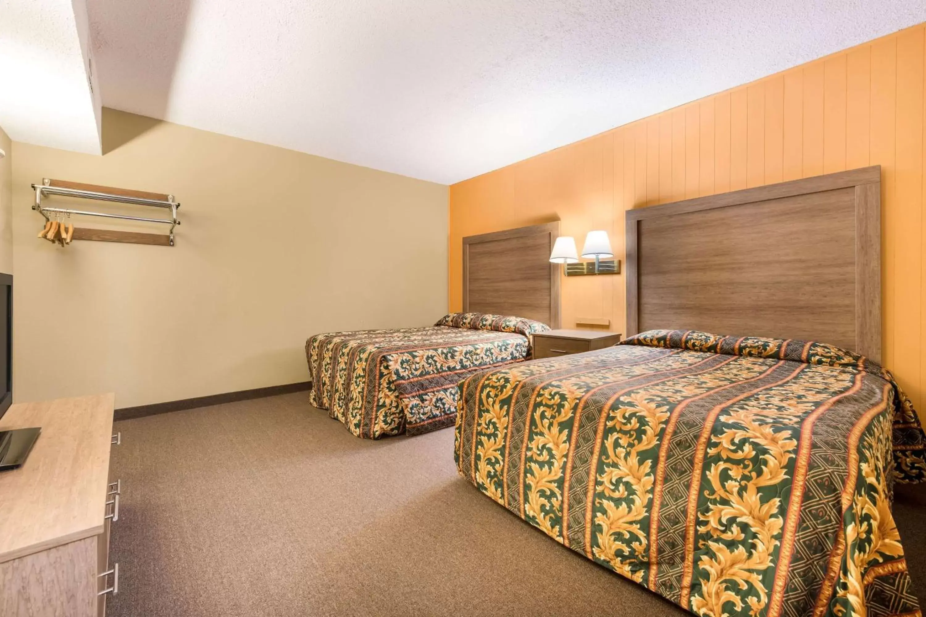 Bed in LeConte Motor Lodge A Ramada by Wyndham