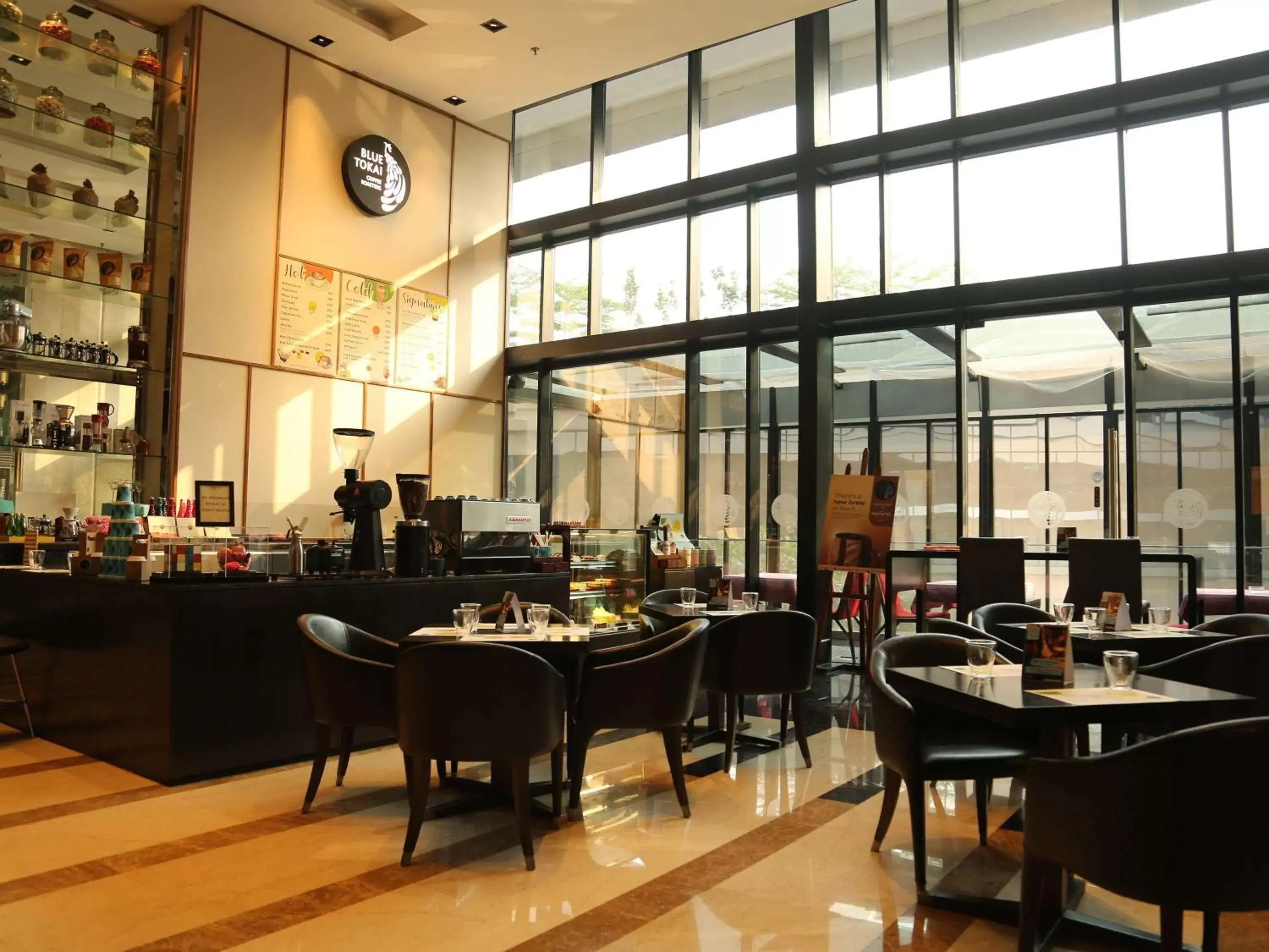 Restaurant/Places to Eat in Novotel Kolkata Hotel and Residences