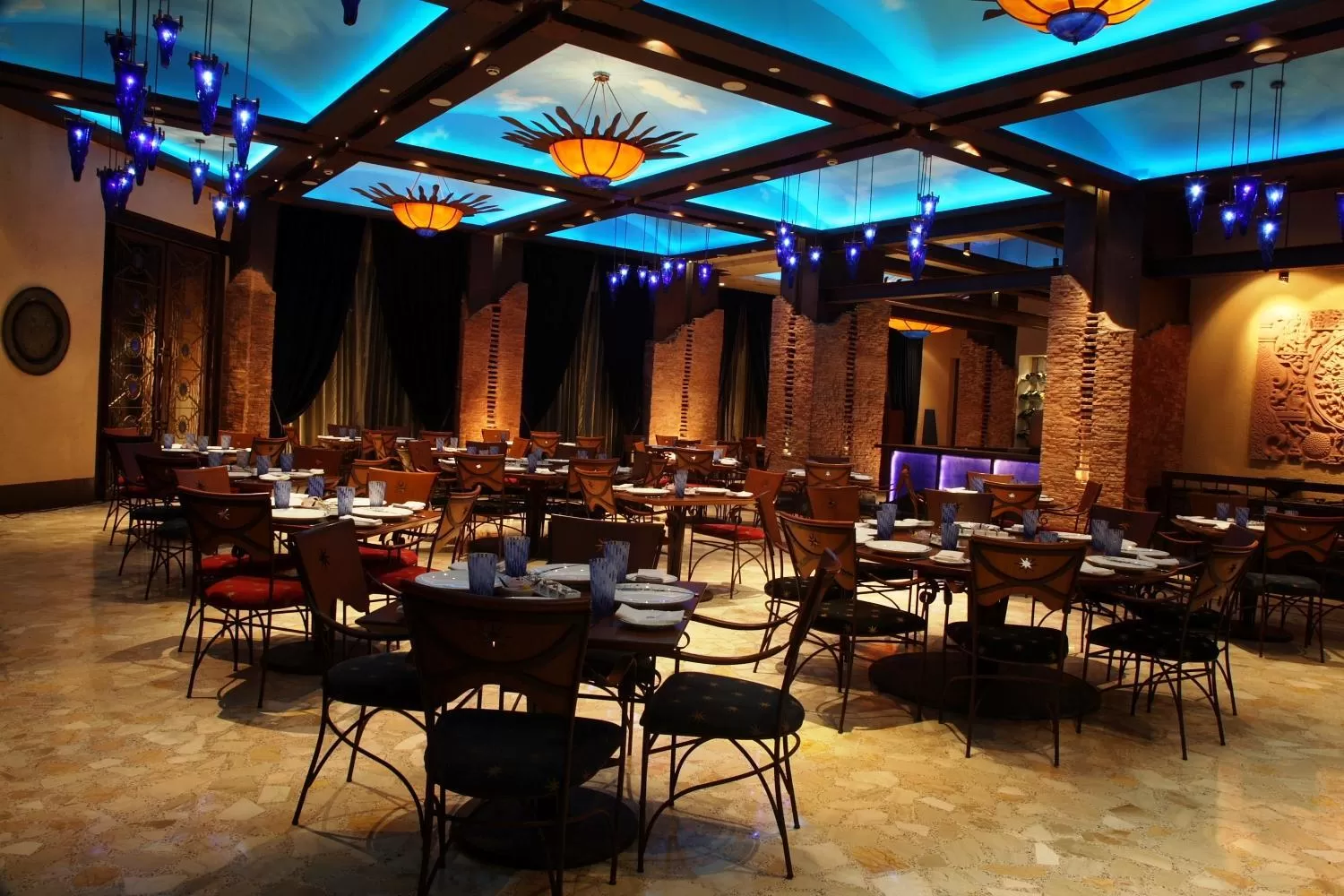 Restaurant/places to eat in Radisson Blu Plaza Delhi Airport