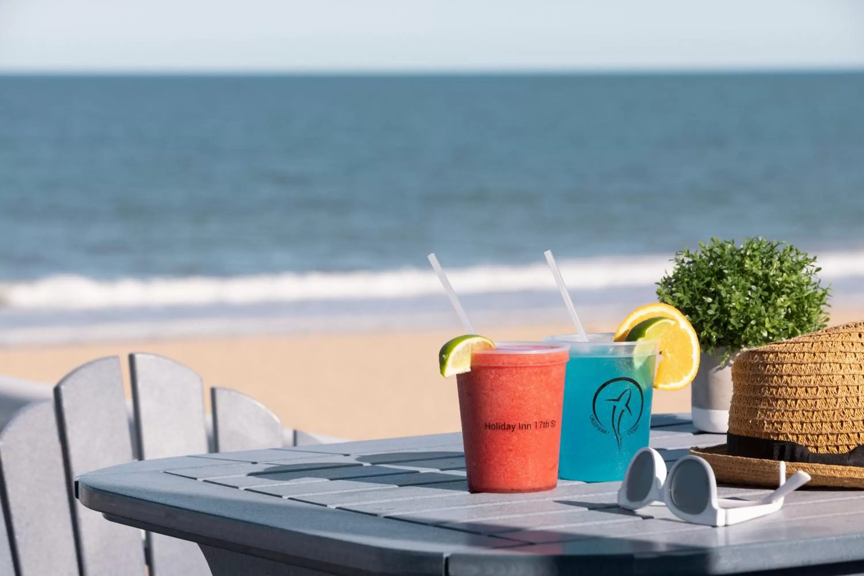 Lounge or bar in Holiday Inn & Suites Ocean City, an IHG Hotel