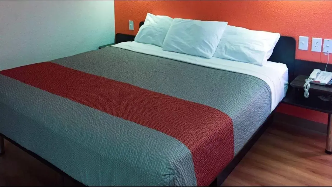 Bed in Motel 6-North Richland Hills, TX