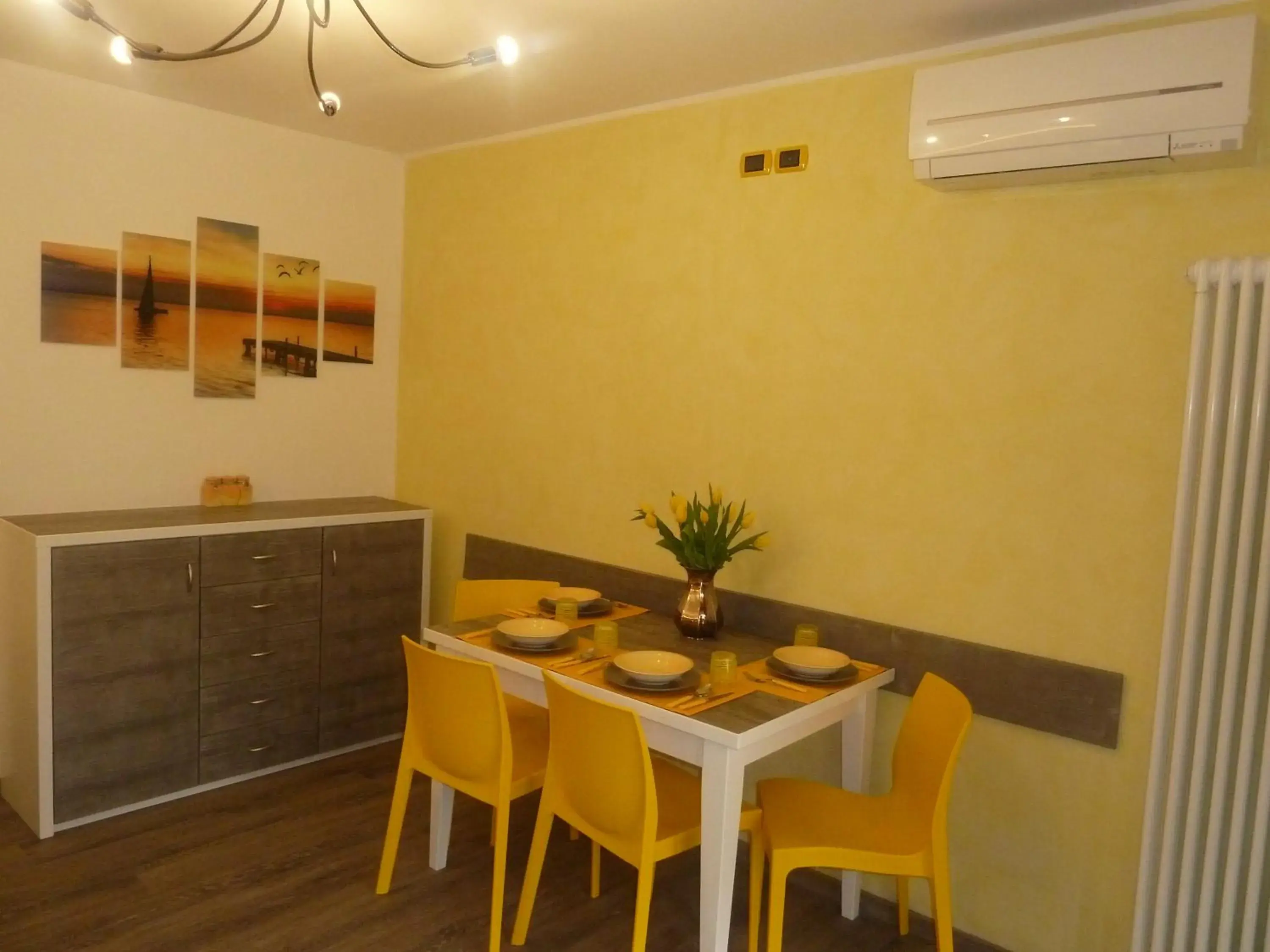 Living room, Dining Area in Albergo Casa Este