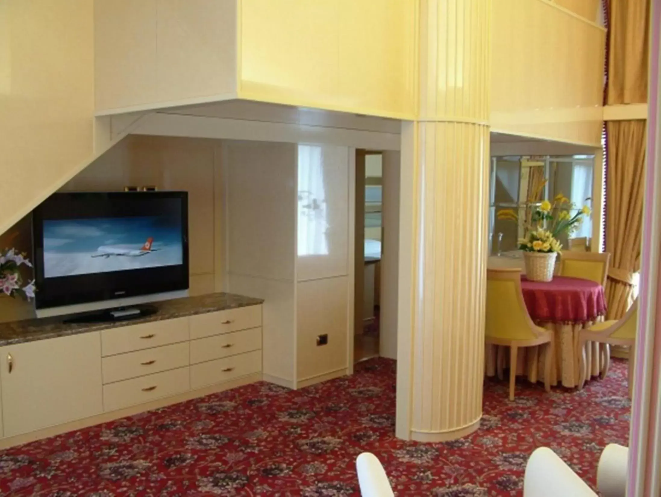 TV and multimedia, TV/Entertainment Center in Hotel Wagner