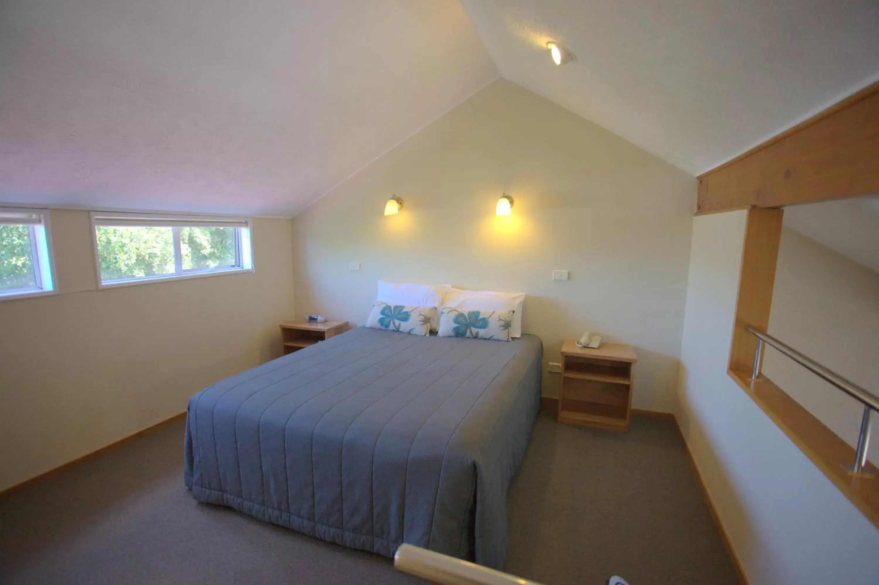 Bed in Balmoral Lodge Motel