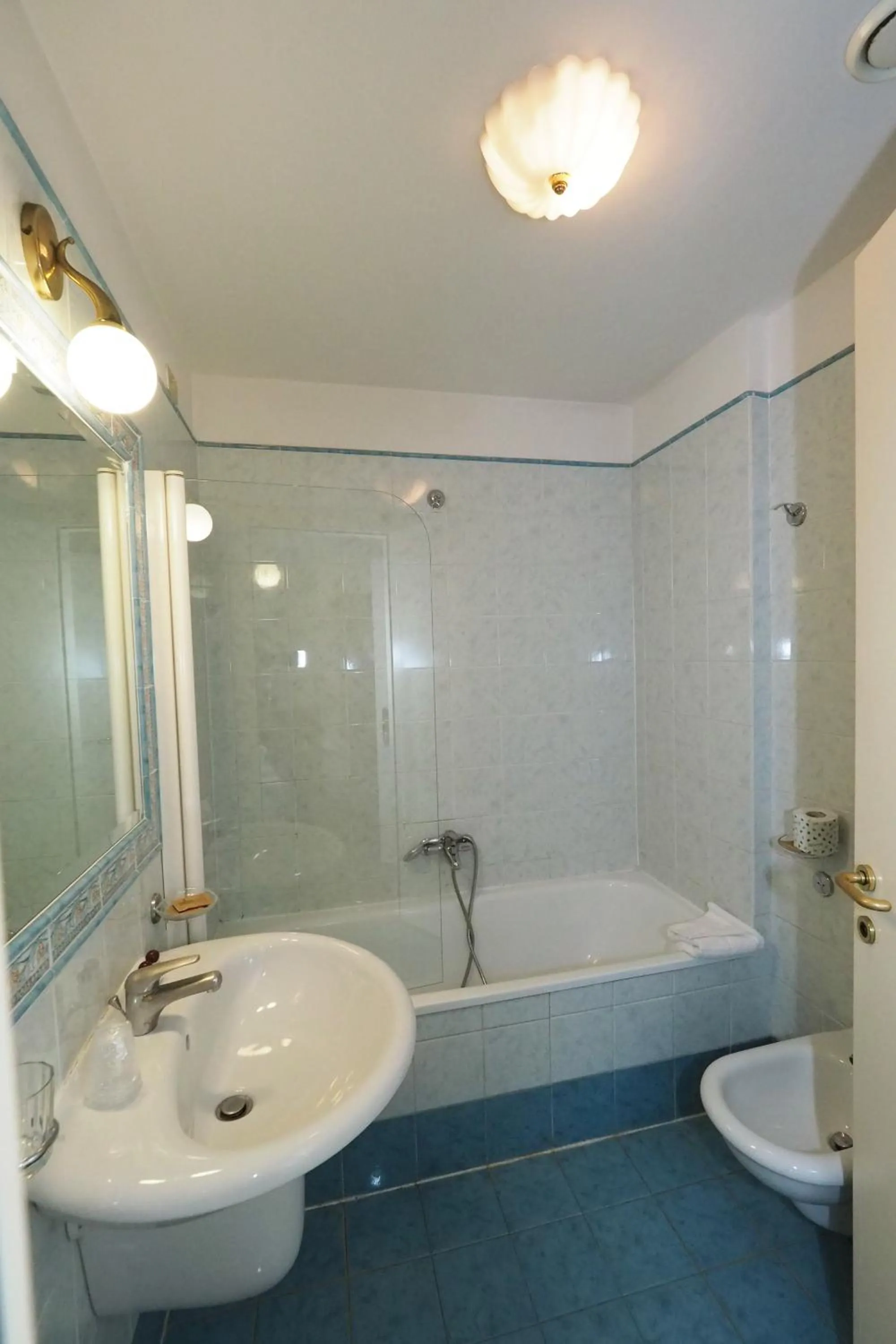 Bathroom in Hotel Laura