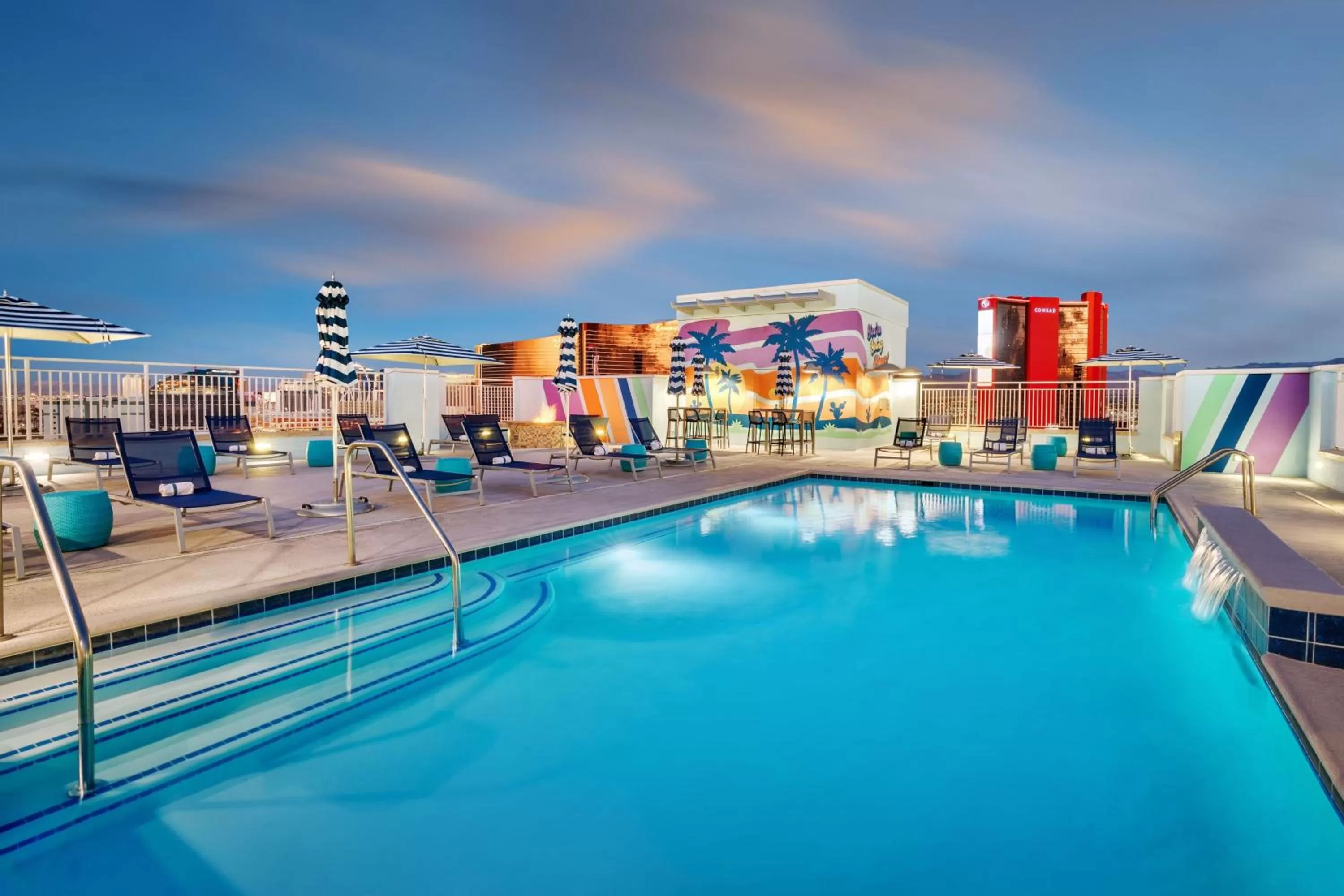 Swimming pool in SpringHill Suites by Marriott Las Vegas Convention Center
