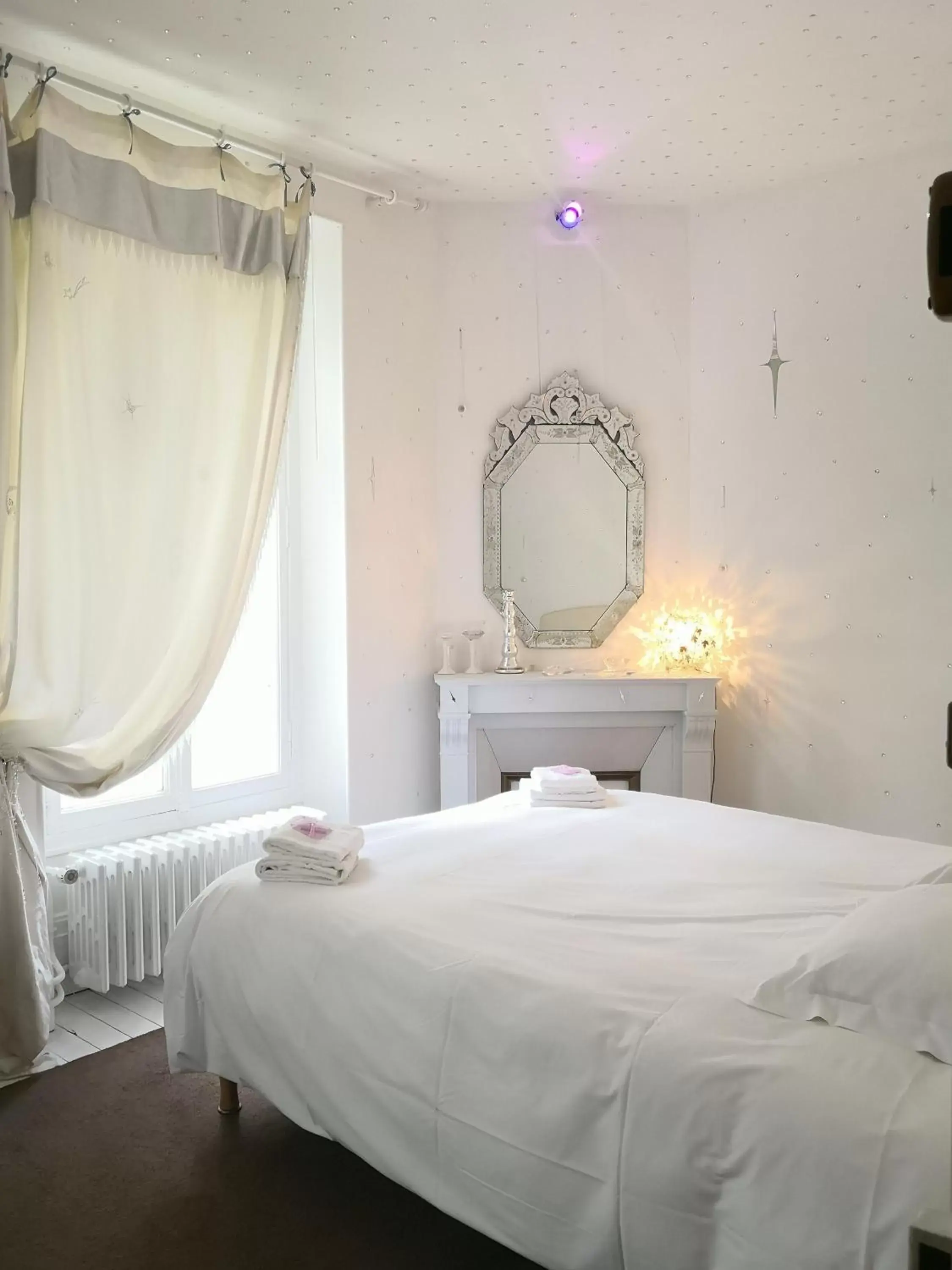 Photo of the whole room, Bed in Maison d'hôtes Stella Cadente
