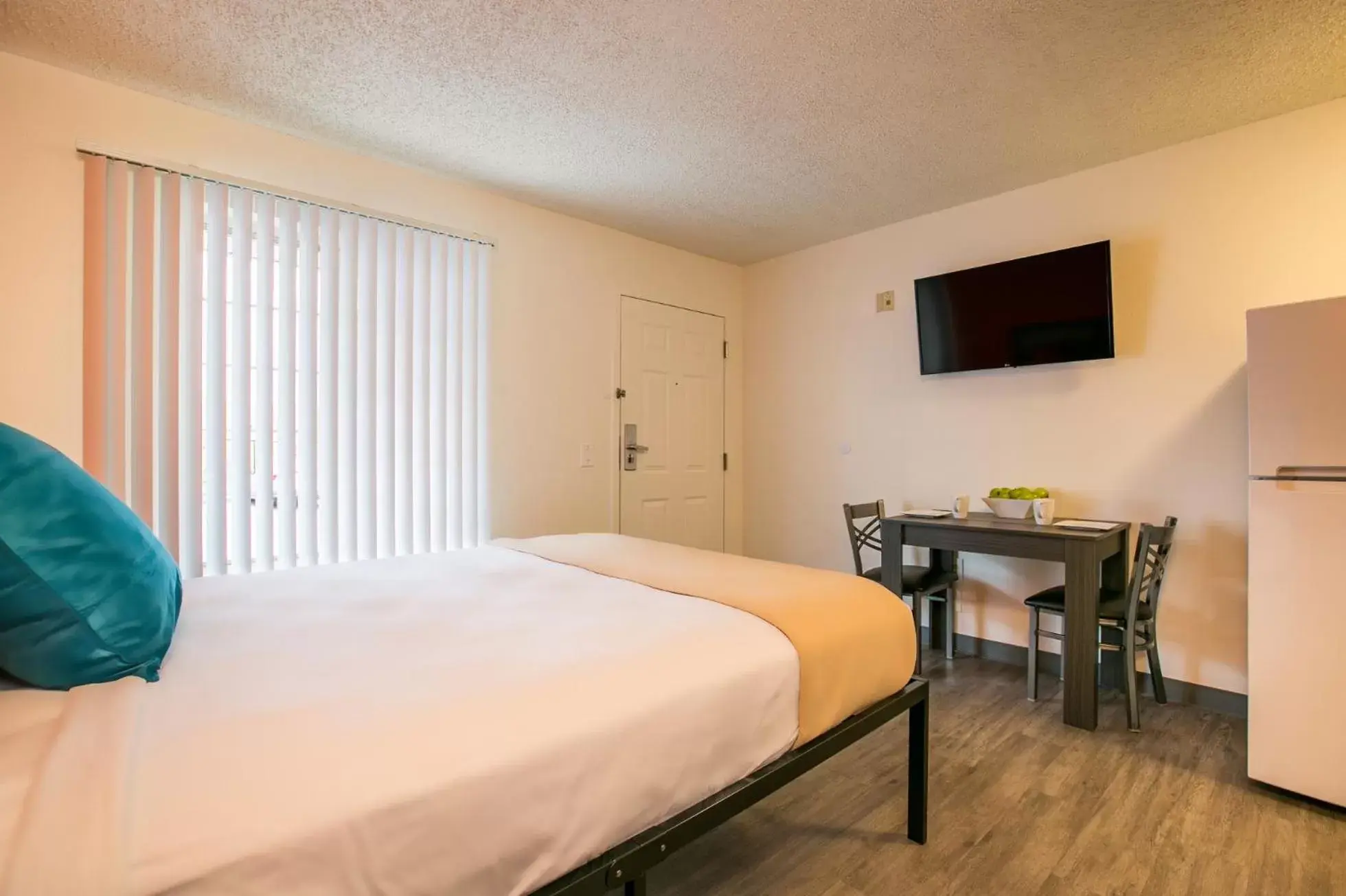Bedroom, Bed in Siegel Select Albuquerque 2