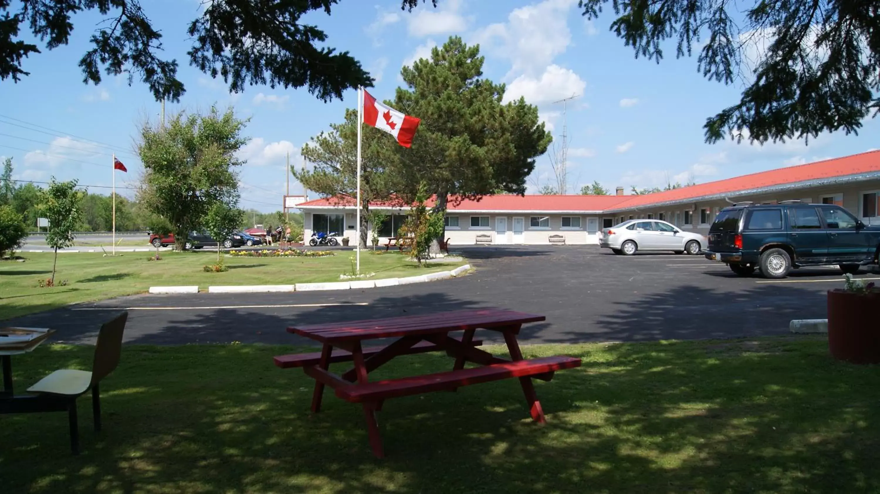 Area and facilities, Patio/Outdoor Area in Blue Jay Motel