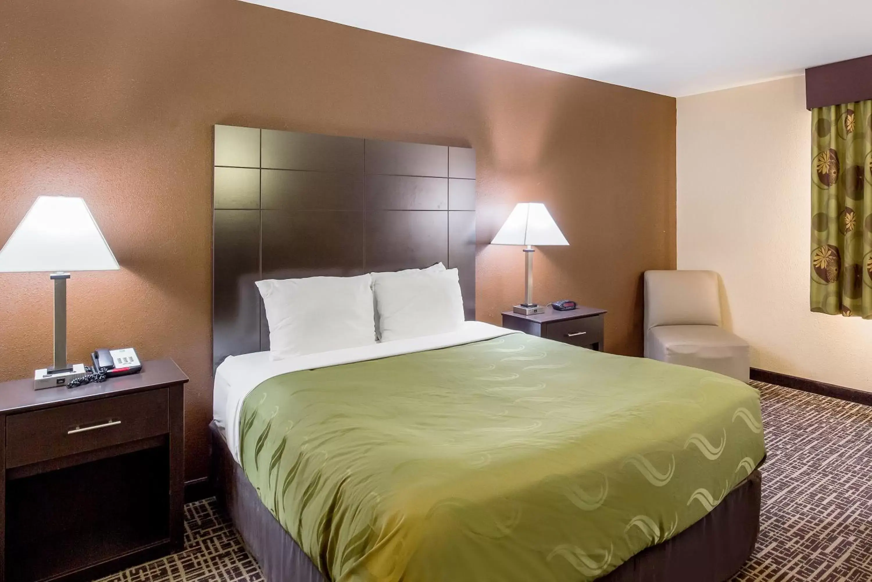 Bed in Quality Inn & Suites Caseyville - St. Louis