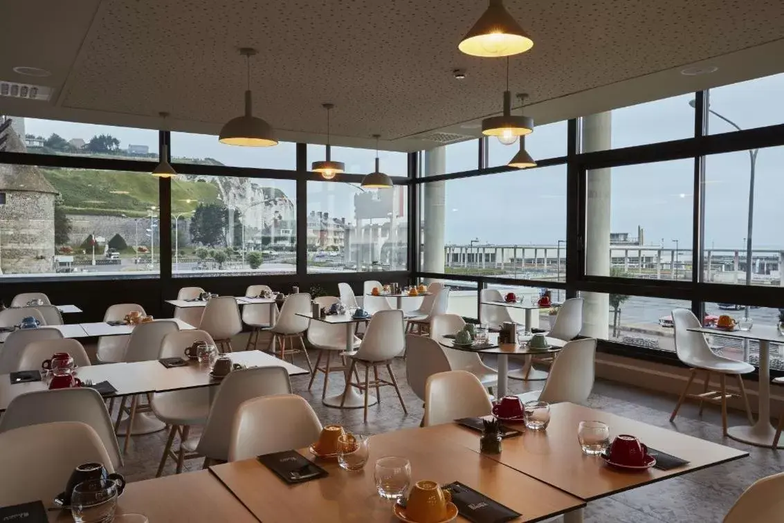 Sea view, Restaurant/Places to Eat in L'Échappée - Hôtel Casino Dieppe