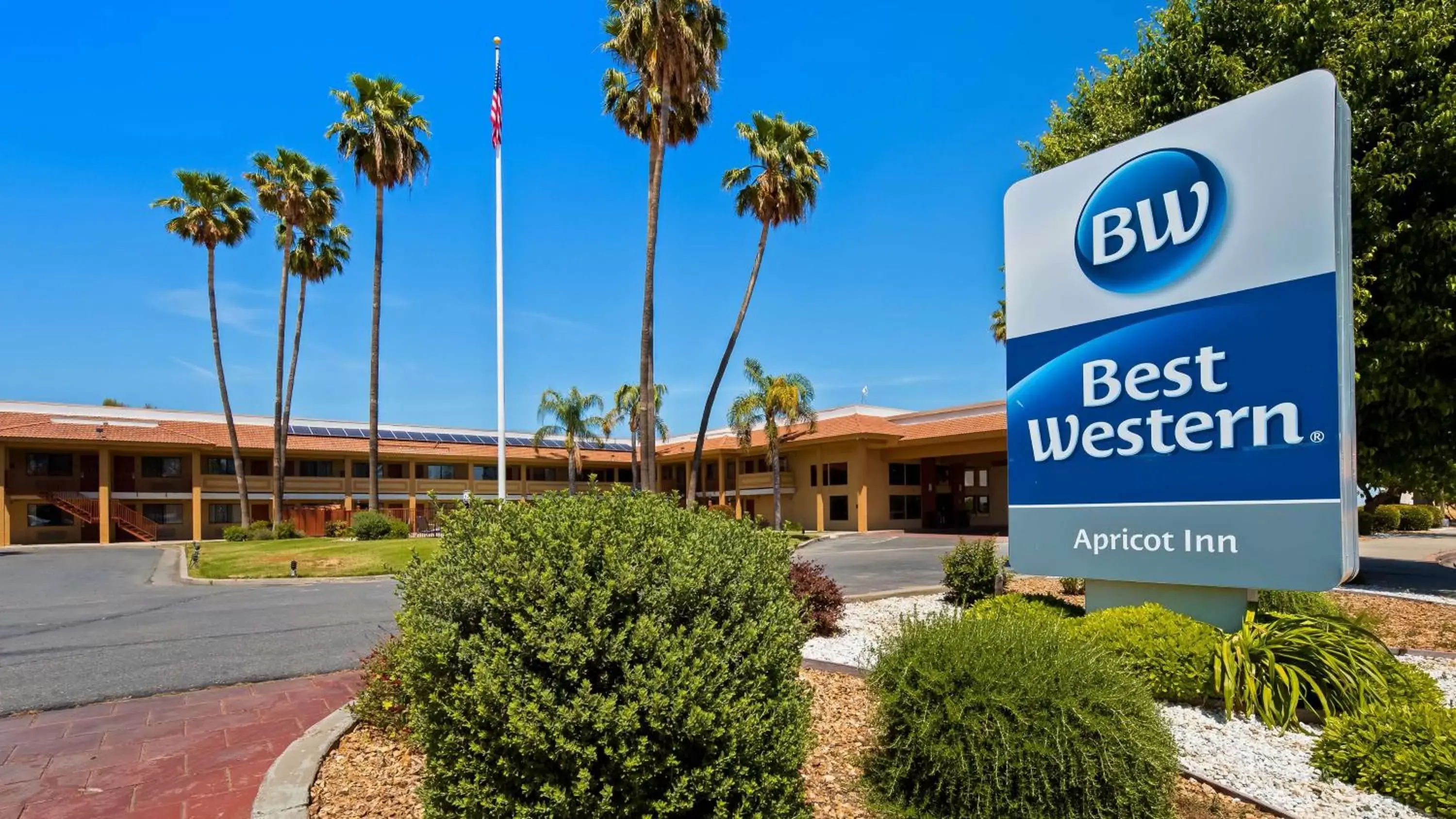 Property Building in Best Western Apricot Inn