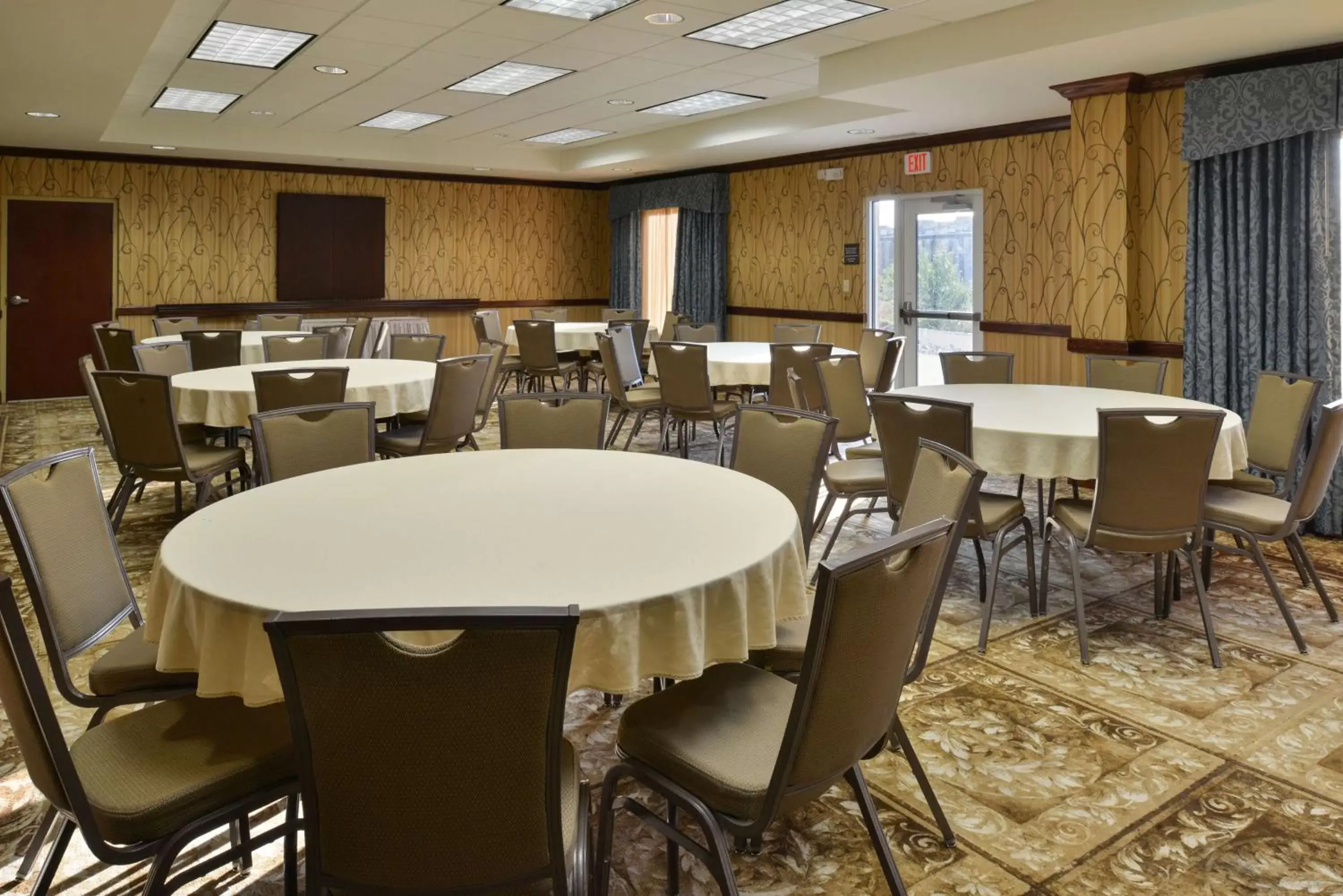 Meeting/conference room, Restaurant/Places to Eat in Hampton Inn & Suites Fruitland
