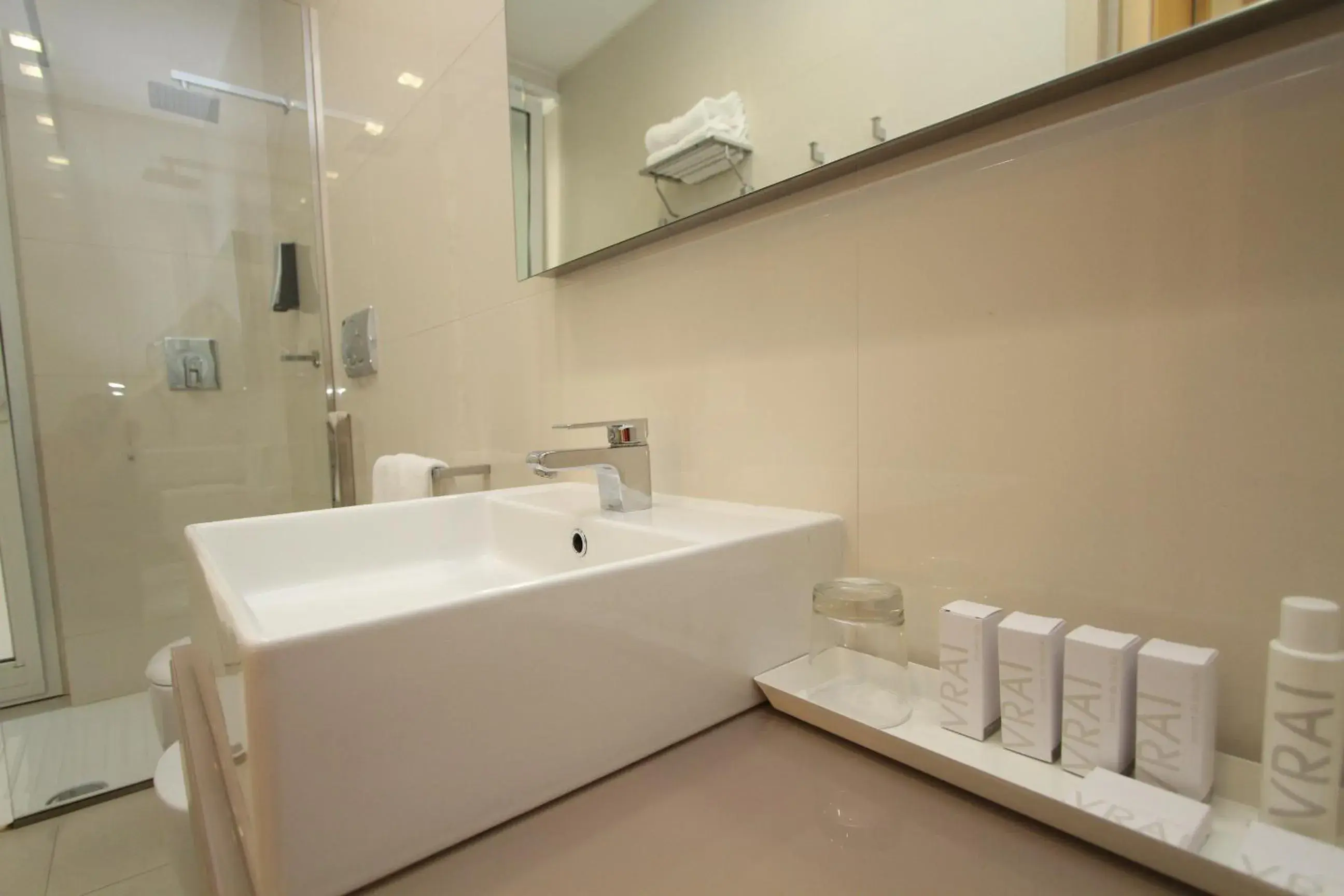 Bathroom in Soglow Business Class Hotel