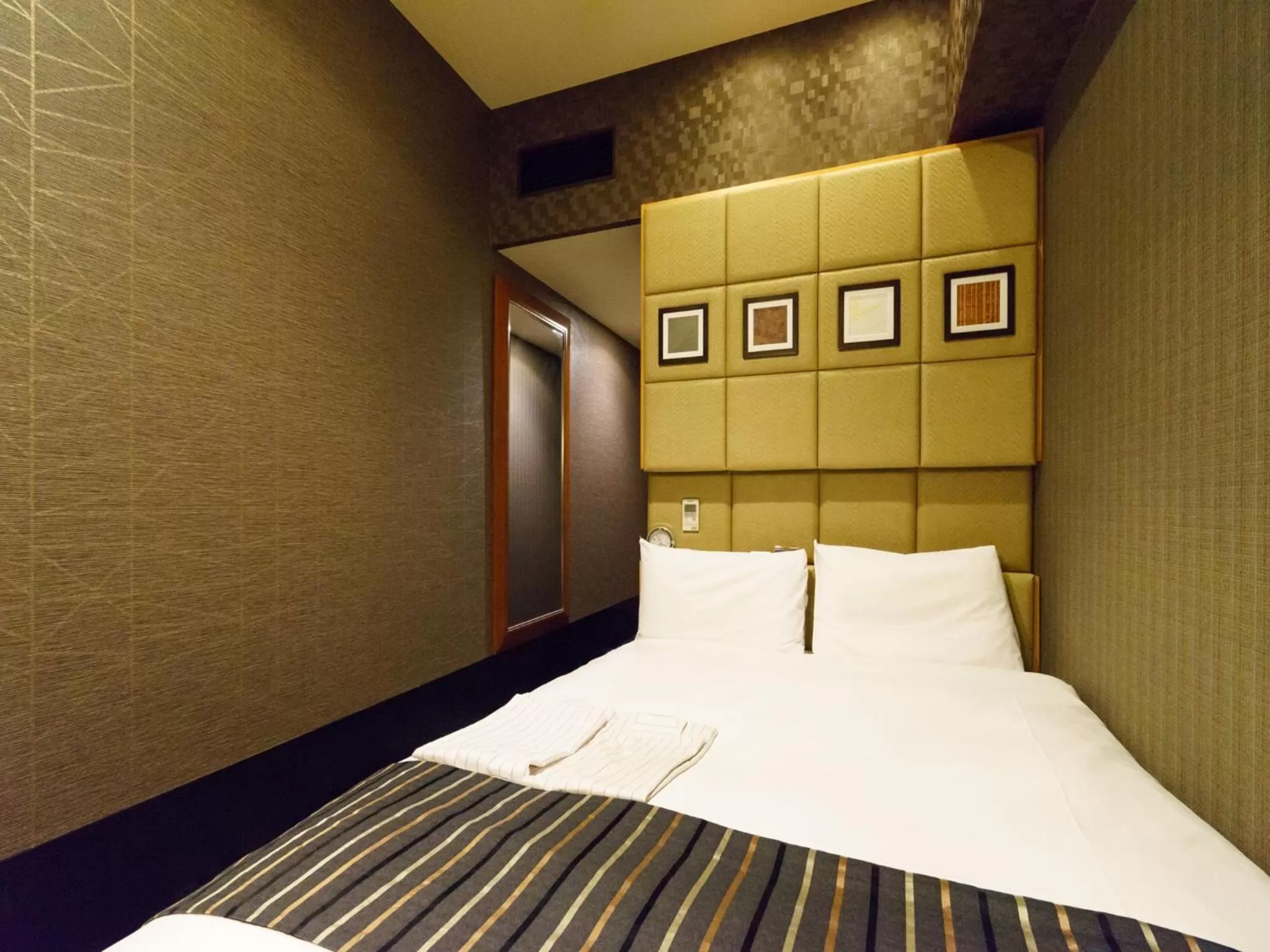 Bed in Sotetsu Fresa Inn Higashi Shinjuku