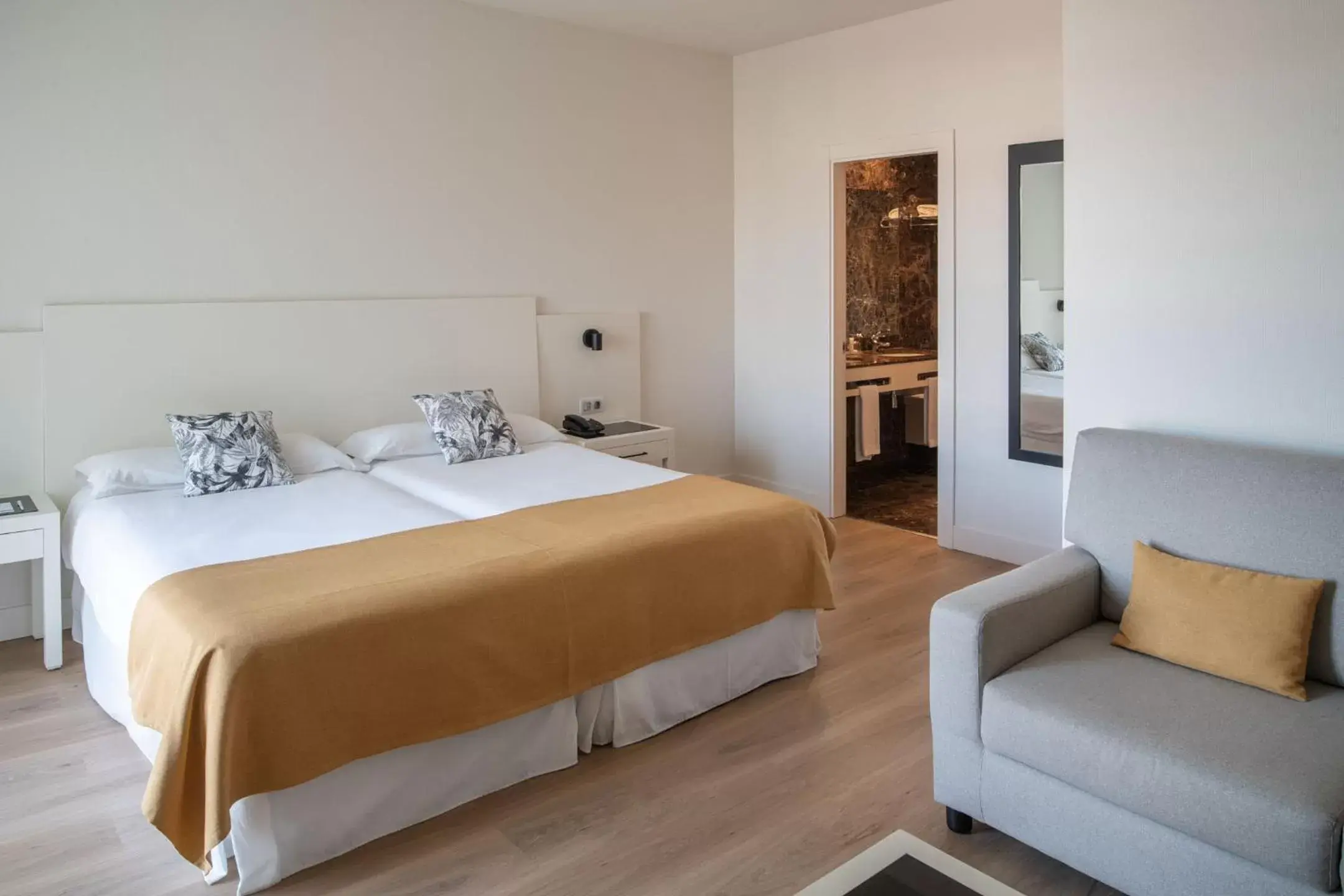 Bed in Arrecife Gran Hotel & Spa